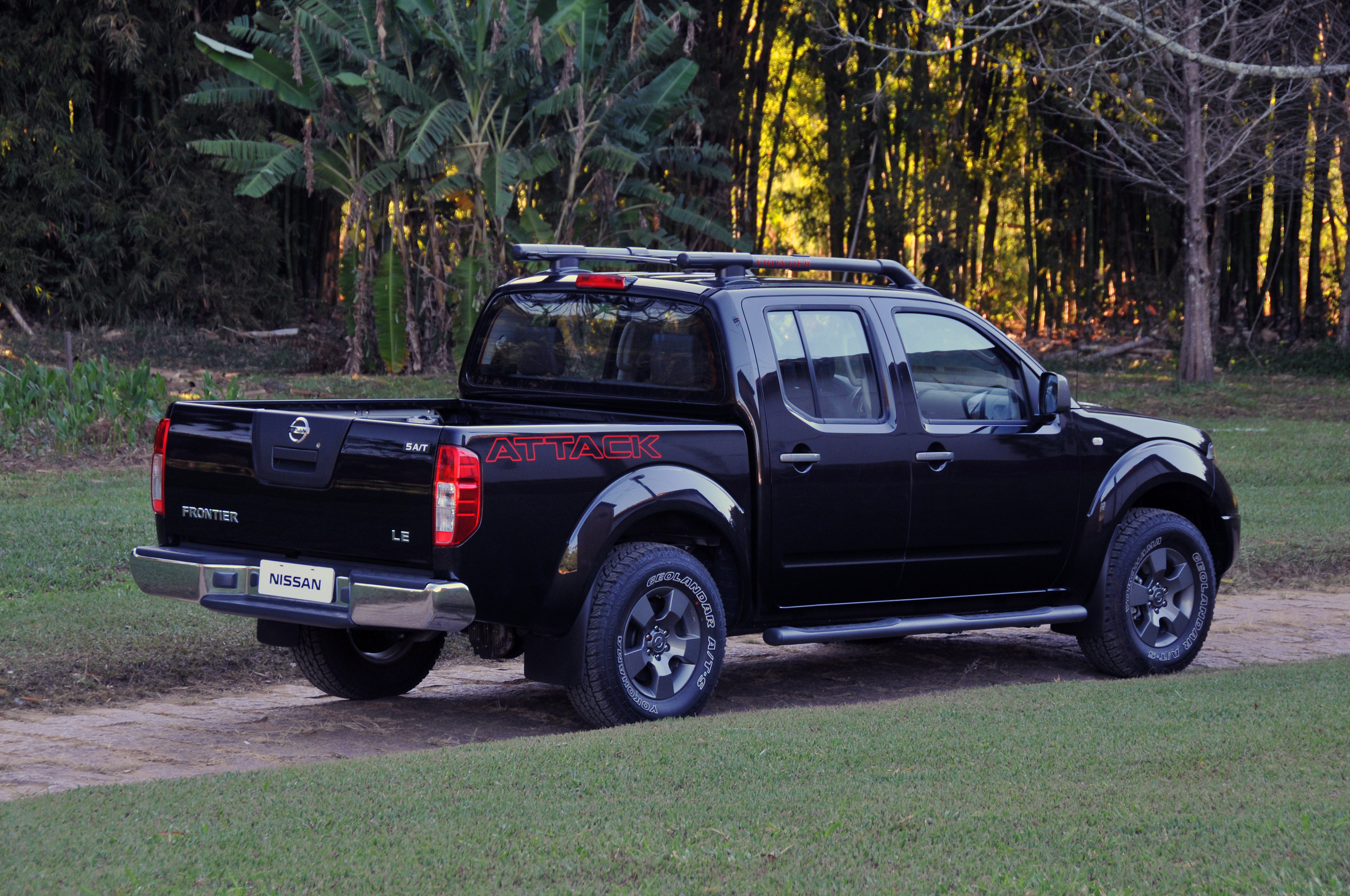 Nissan Frontier Crew Cab photo #19