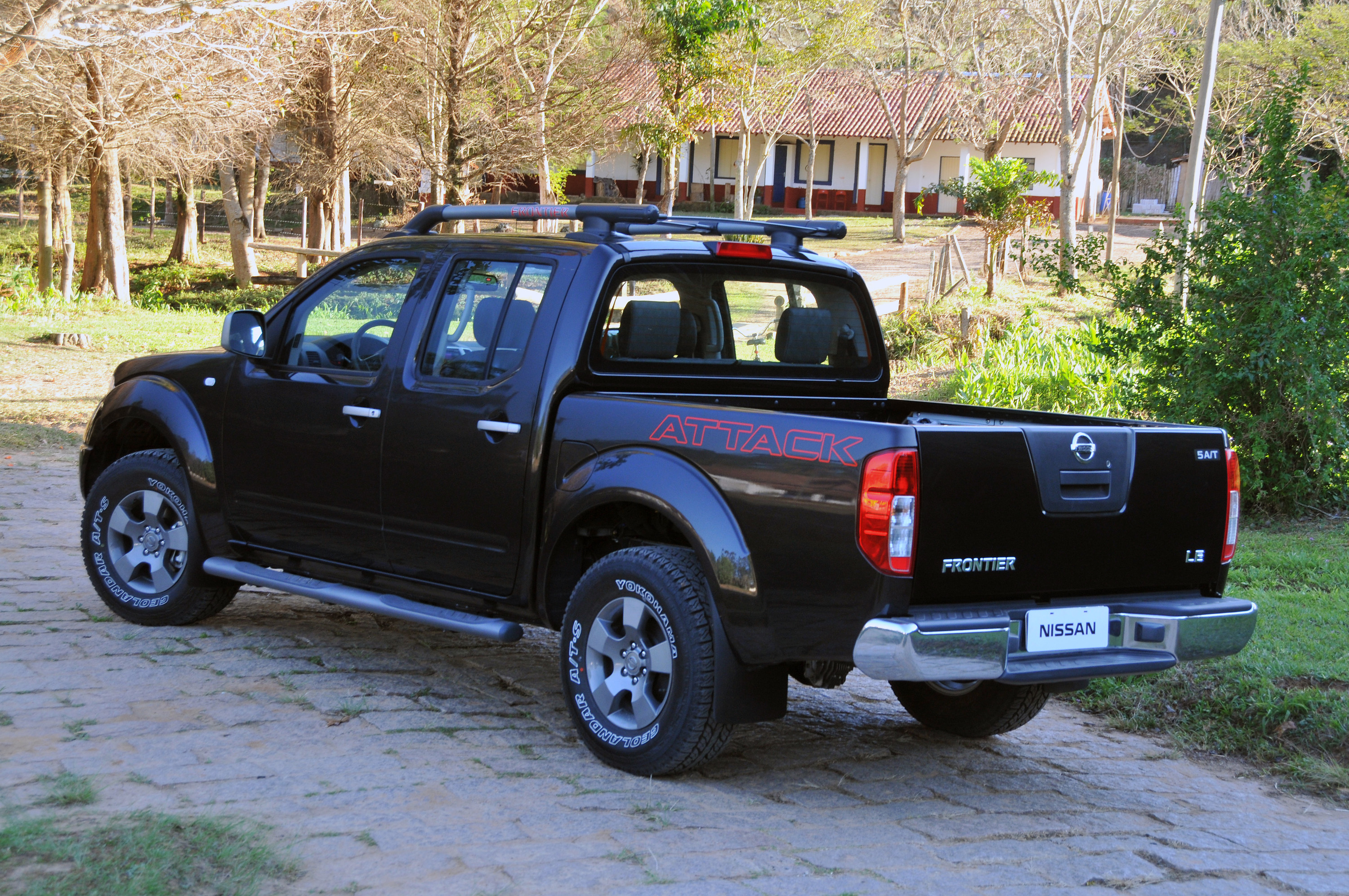 Nissan Frontier Crew Cab photo #20