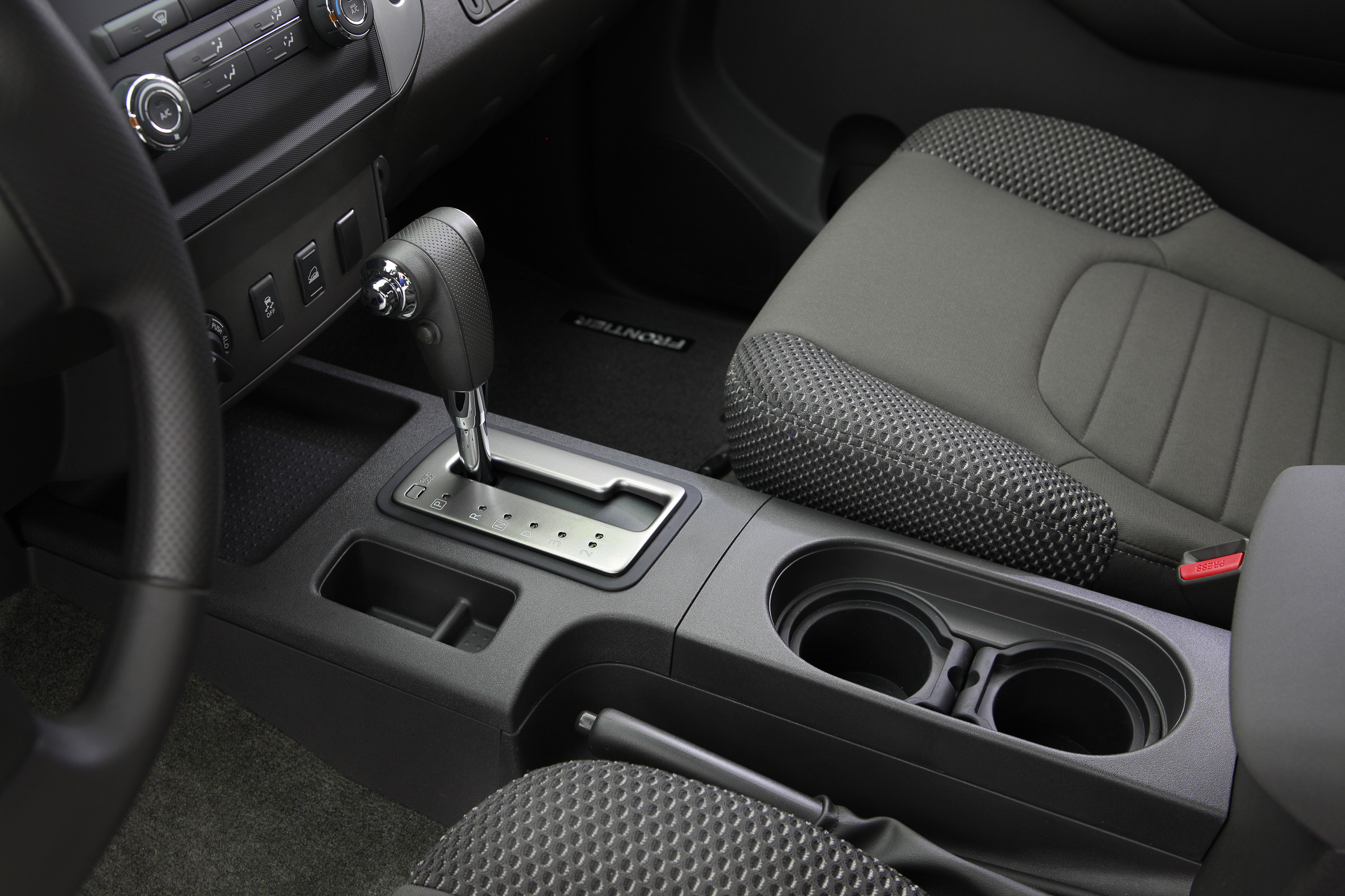 Nissan Frontier Crew Cab photo #22
