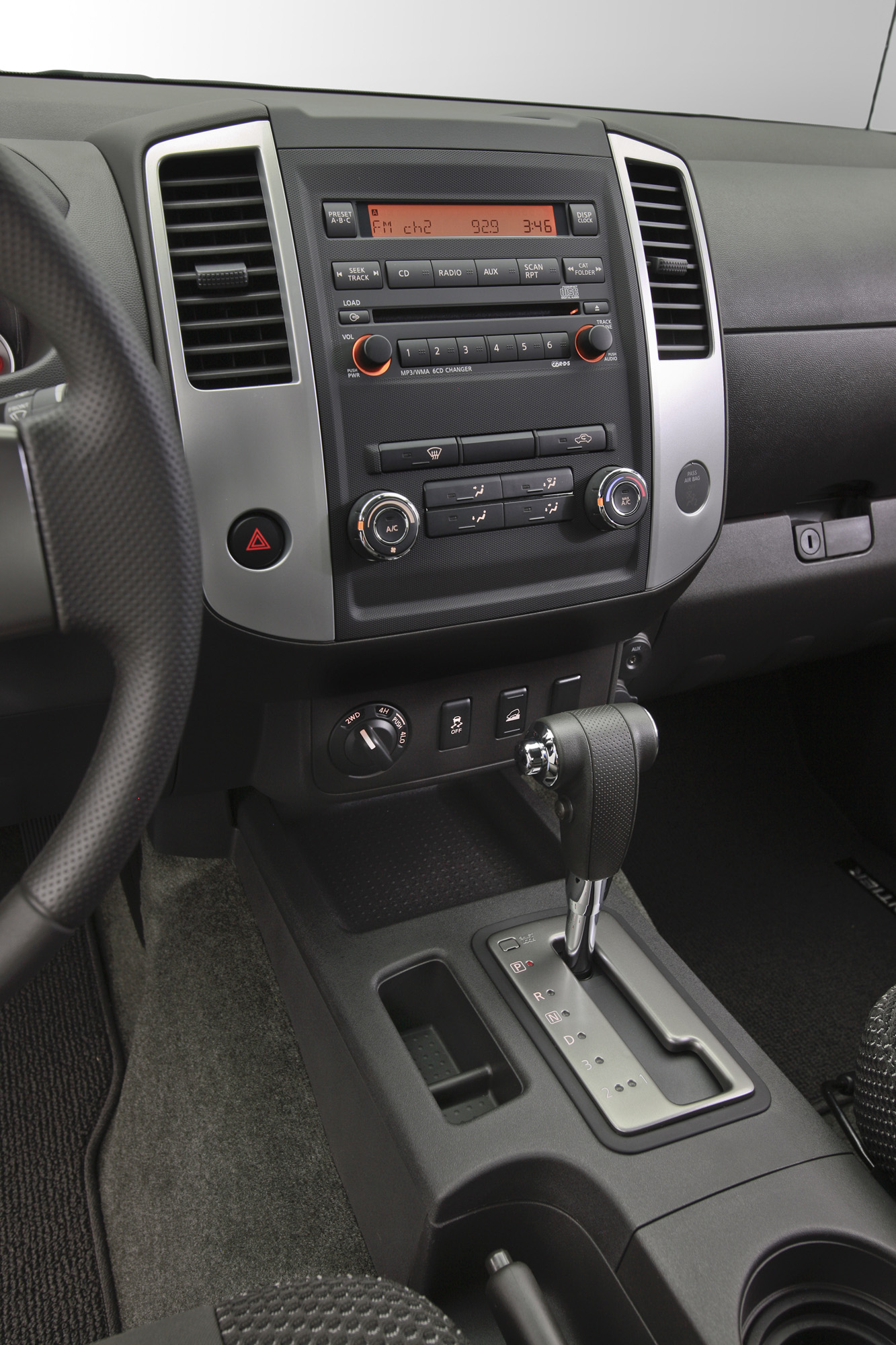 Nissan Frontier Crew Cab photo #25