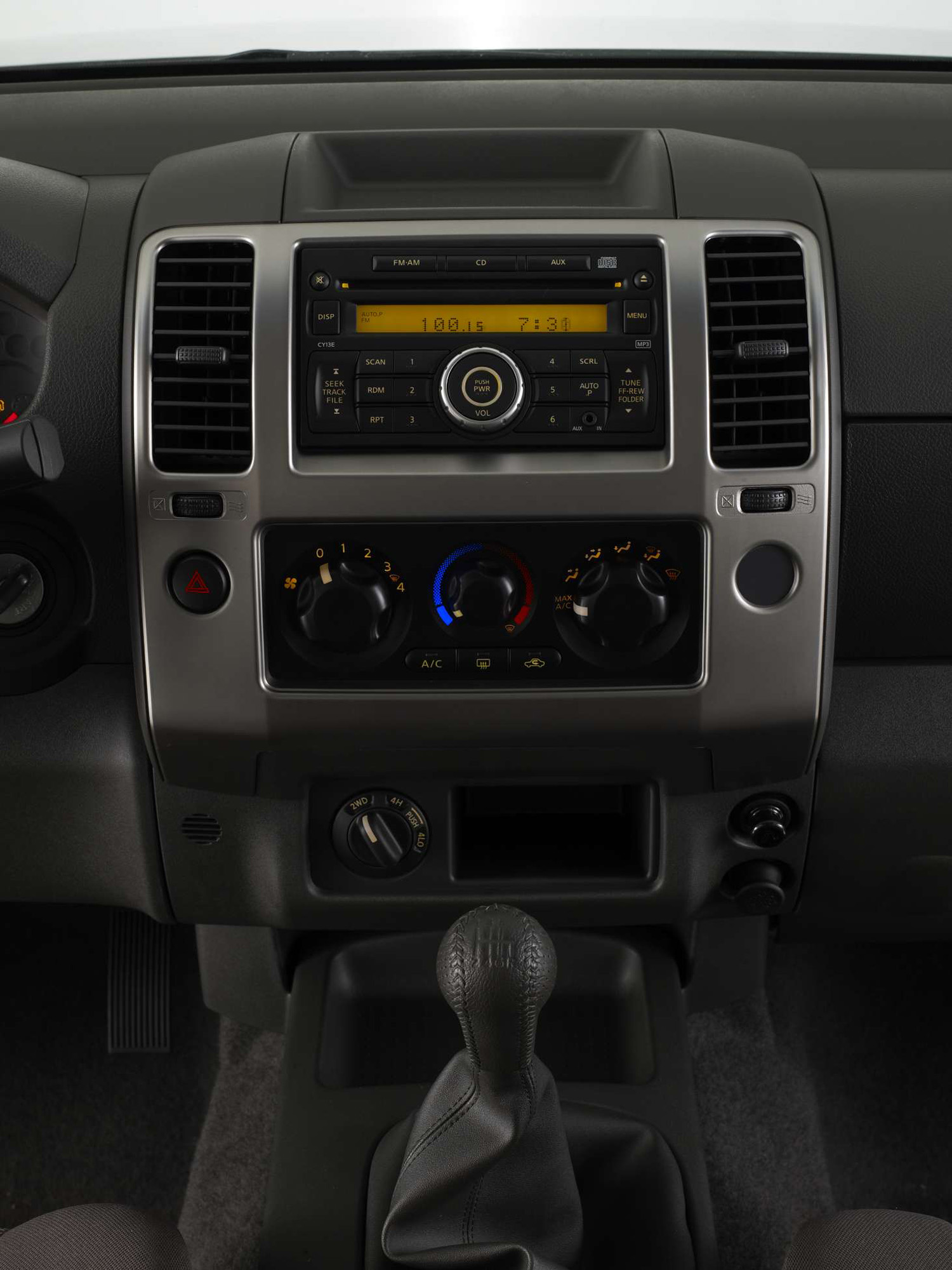 Nissan Frontier Crew Cab photo #26