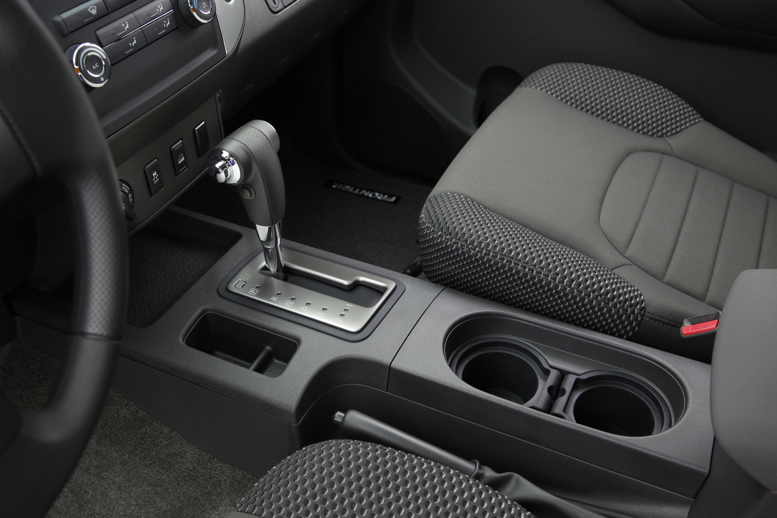 Nissan Frontier Crew Cab photo #27