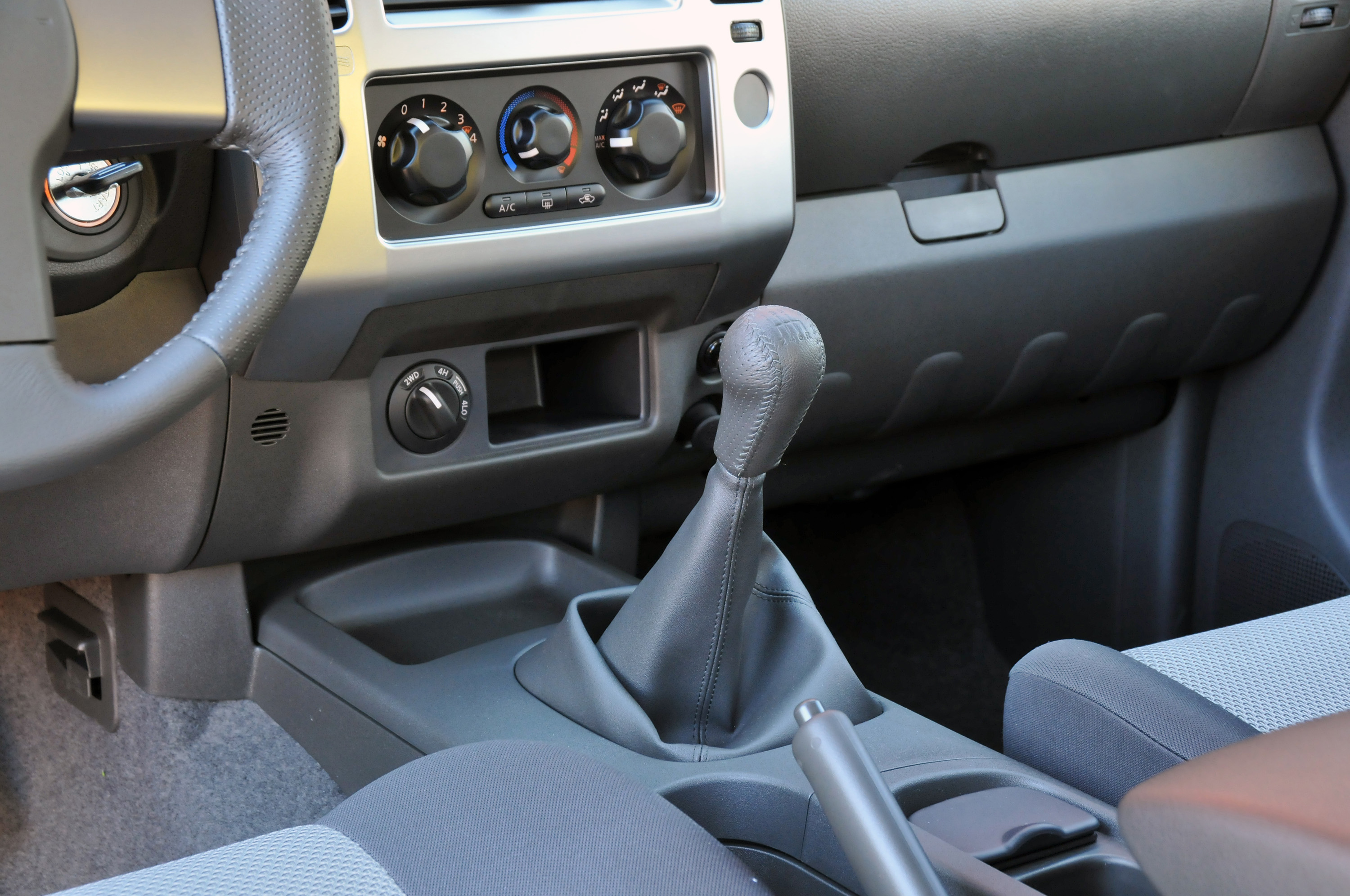 Nissan Frontier Crew Cab photo #28