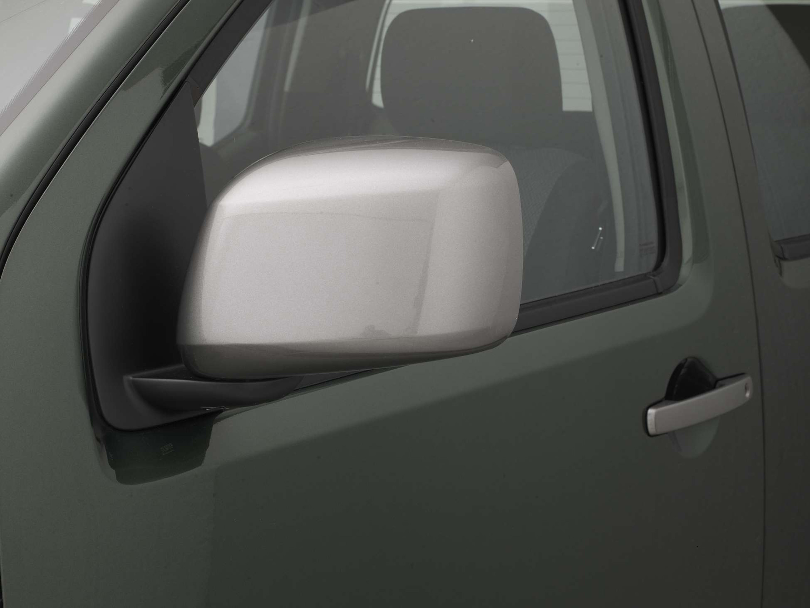 Nissan Frontier Crew Cab photo #37