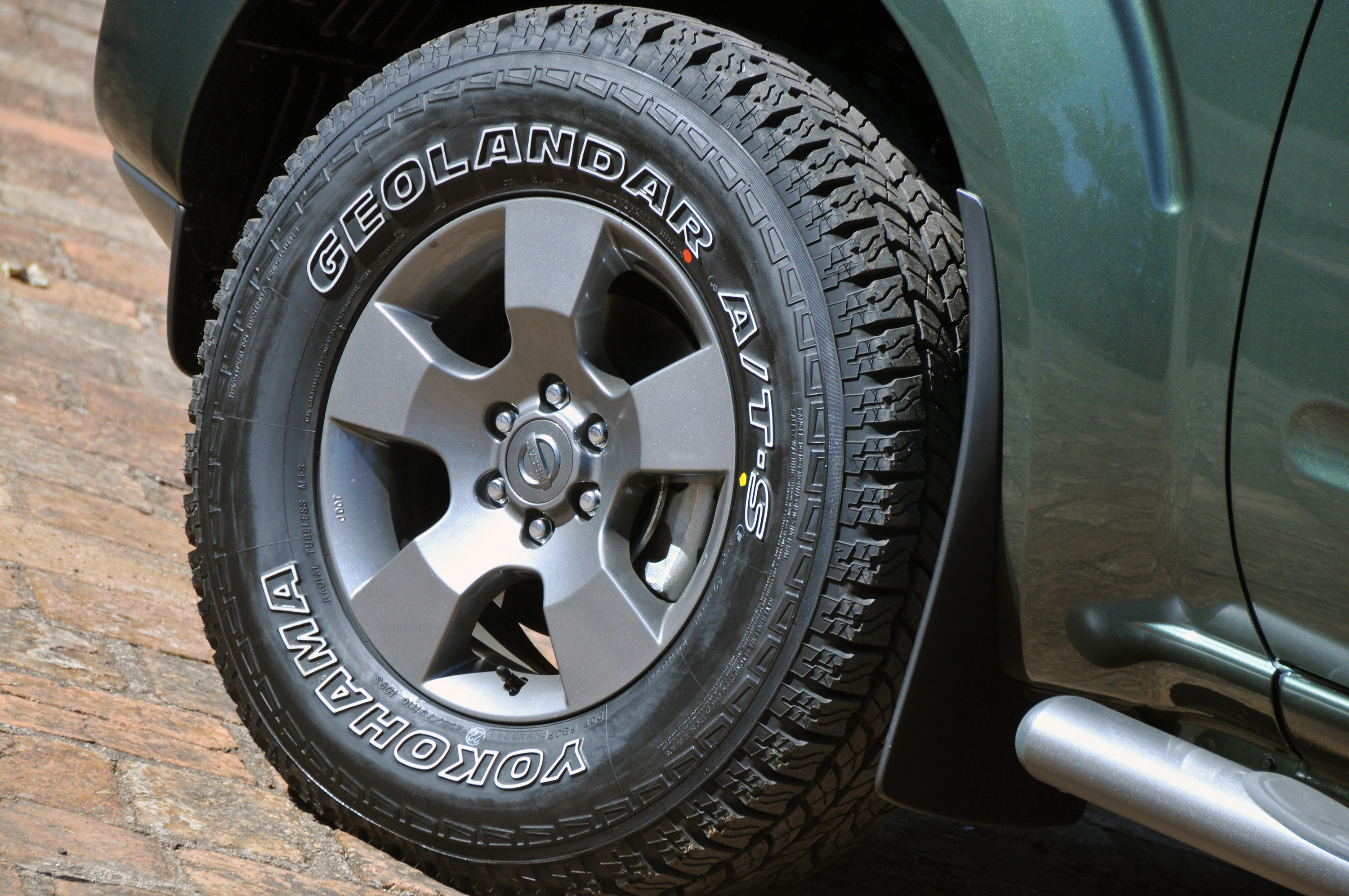 Nissan Frontier Crew Cab photo #41