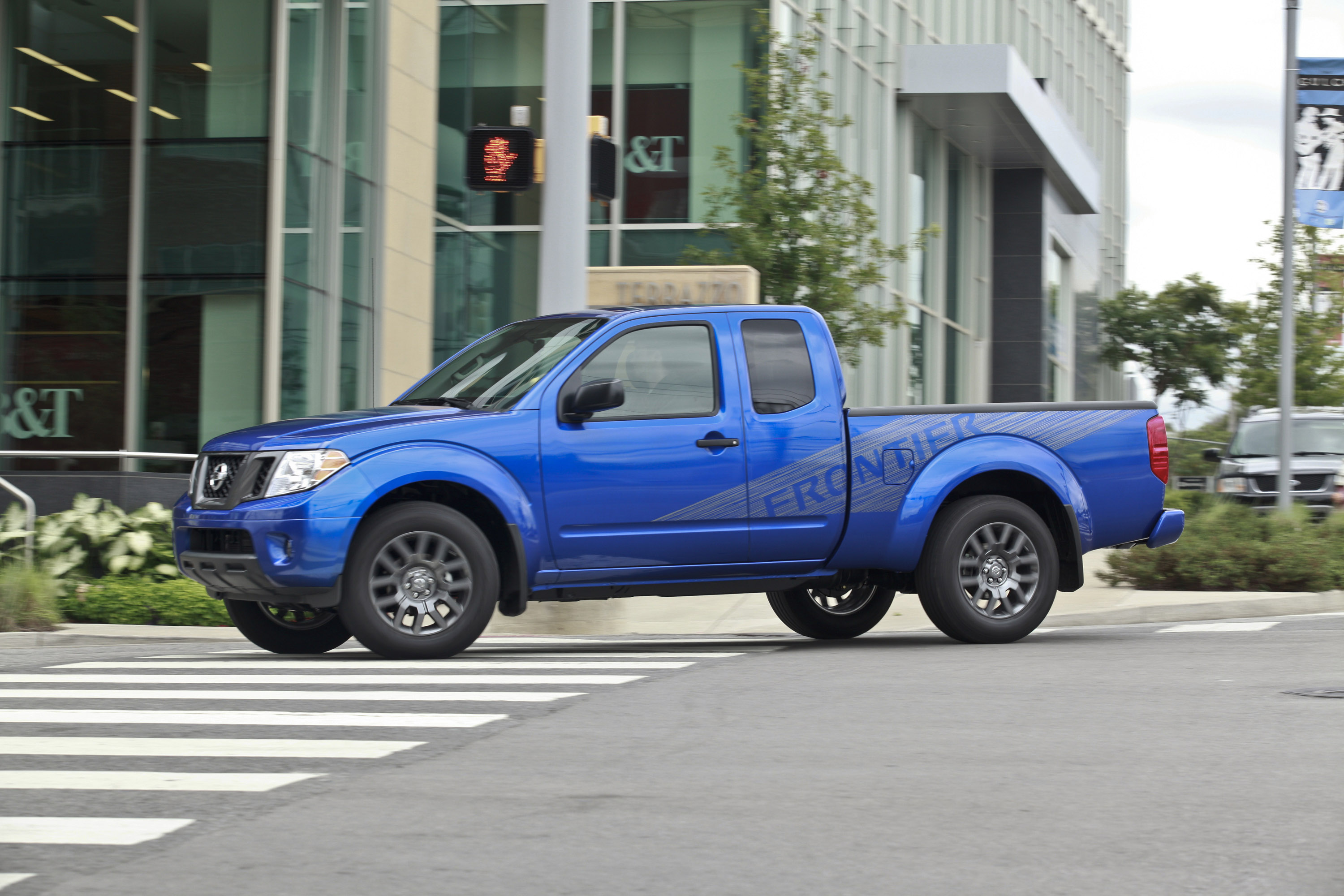 Nissan Frontier King Cab photo #3