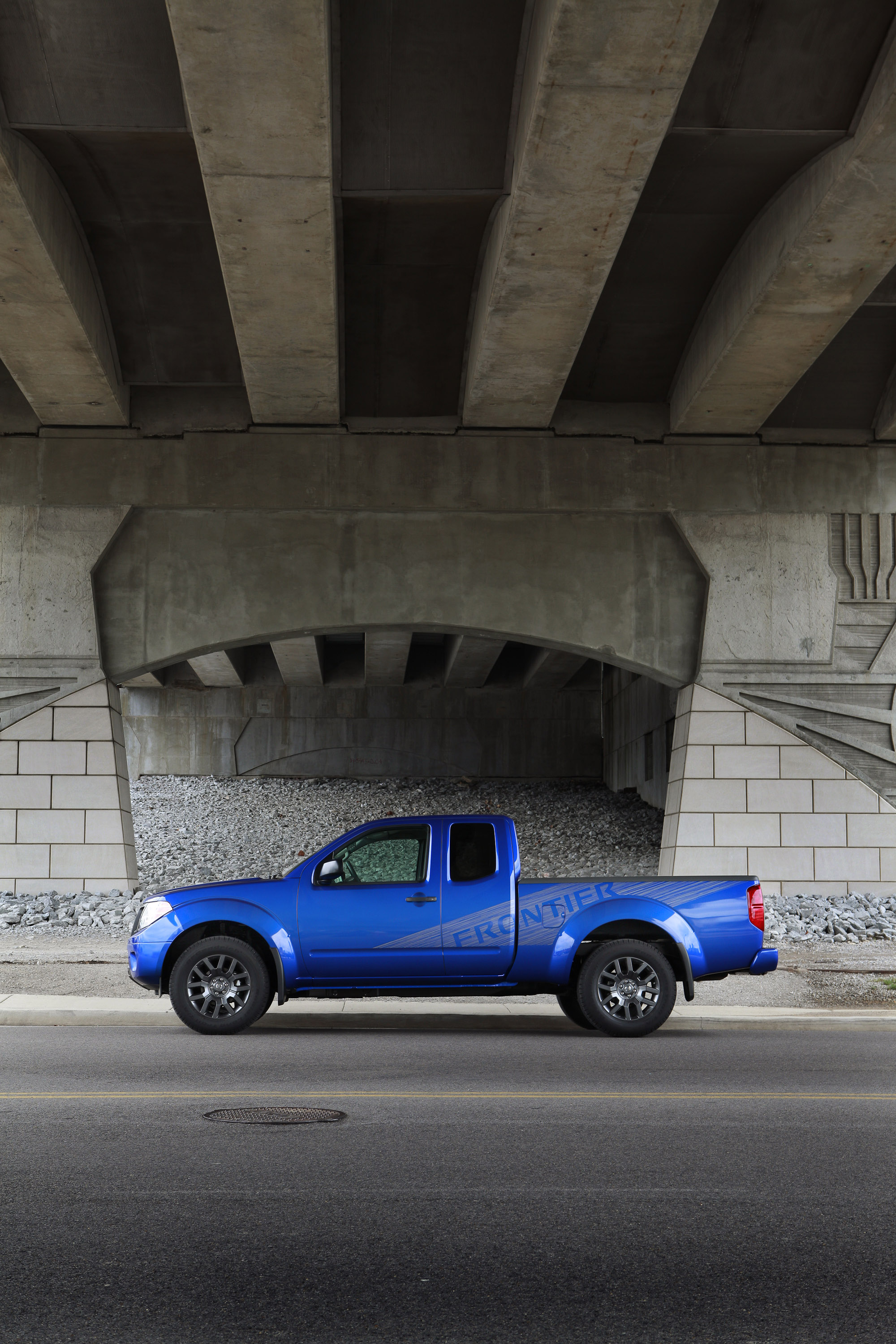 Nissan Frontier King Cab photo #5
