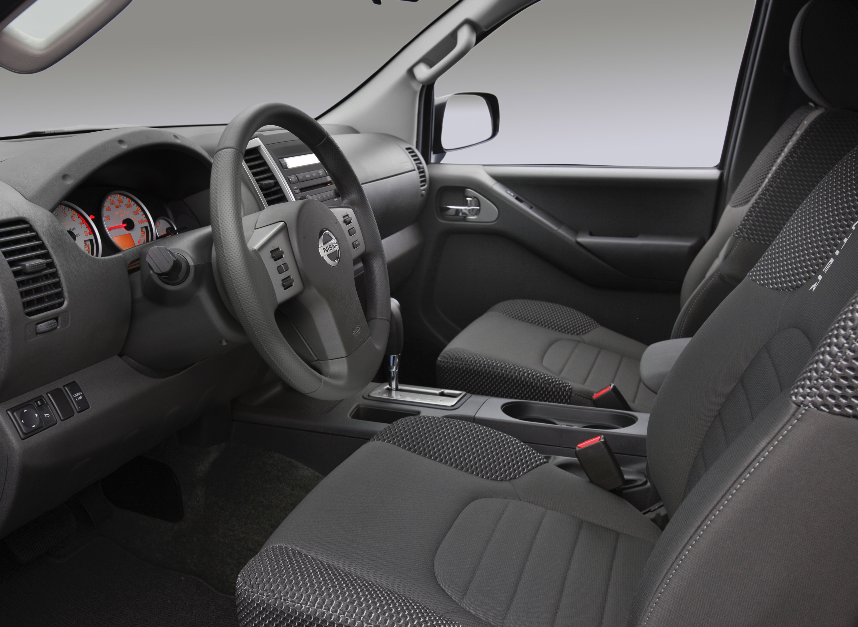 Nissan Frontier King Cab photo #6