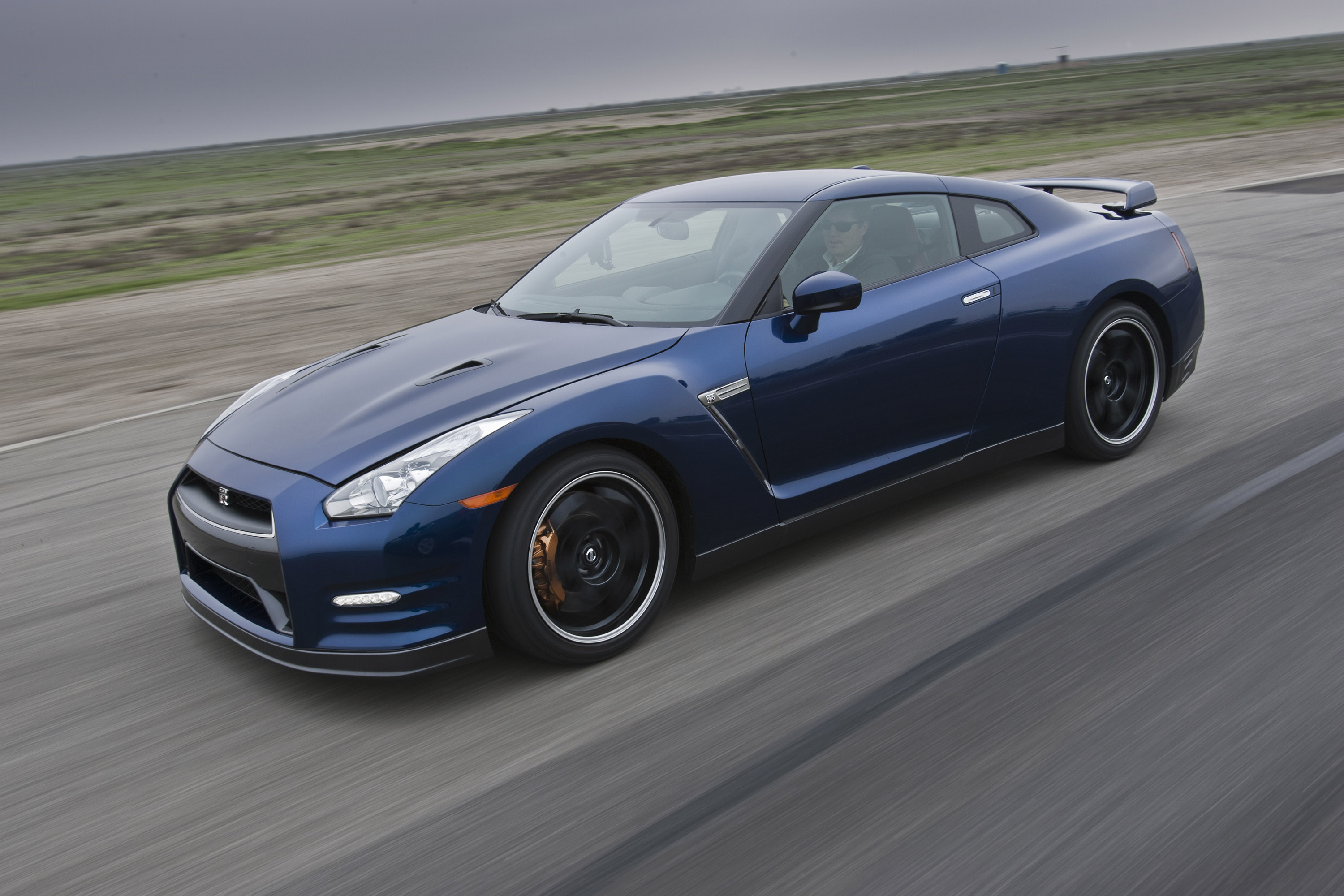 Nissan GT-R photo #3