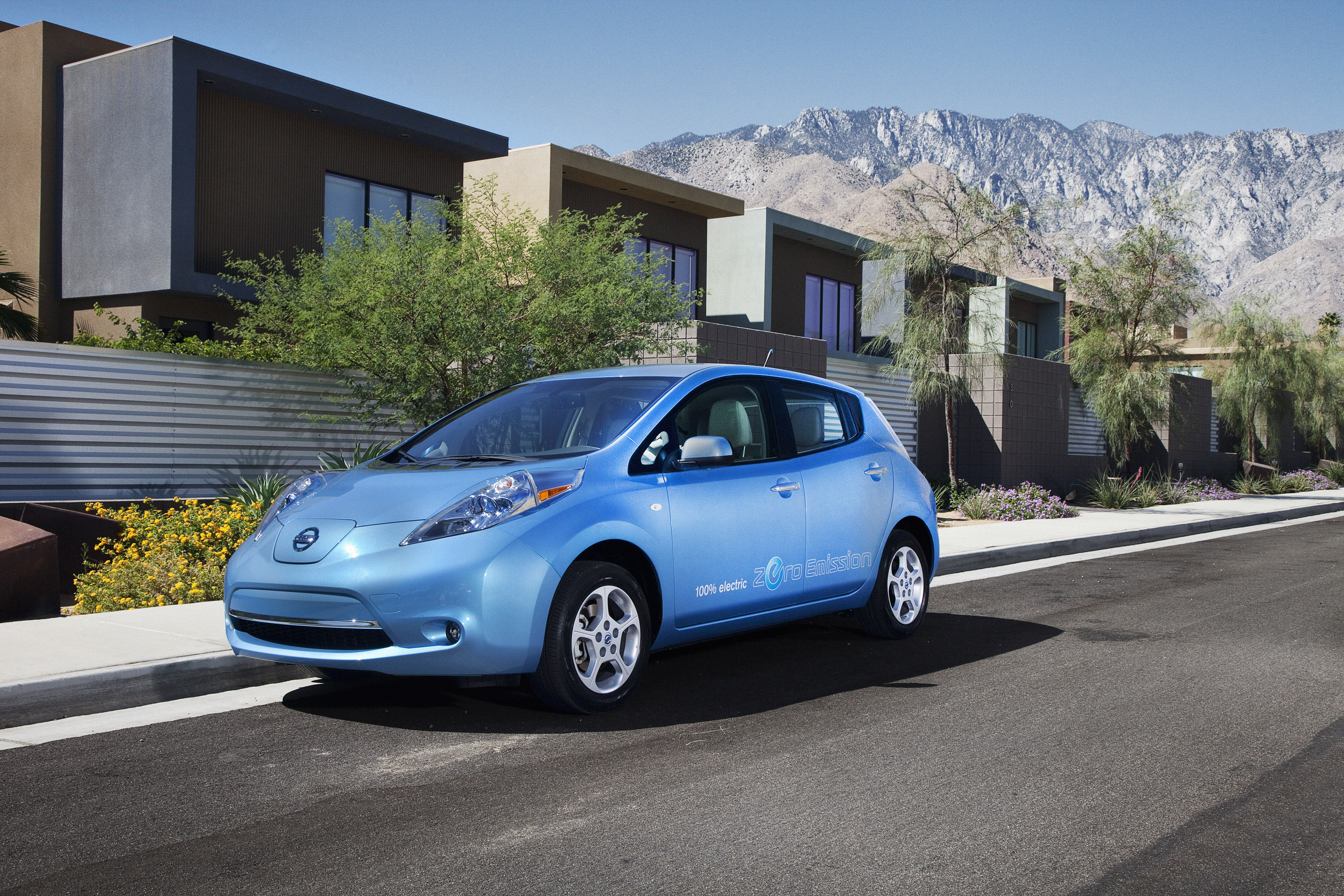 Nissan LEAF photo #1