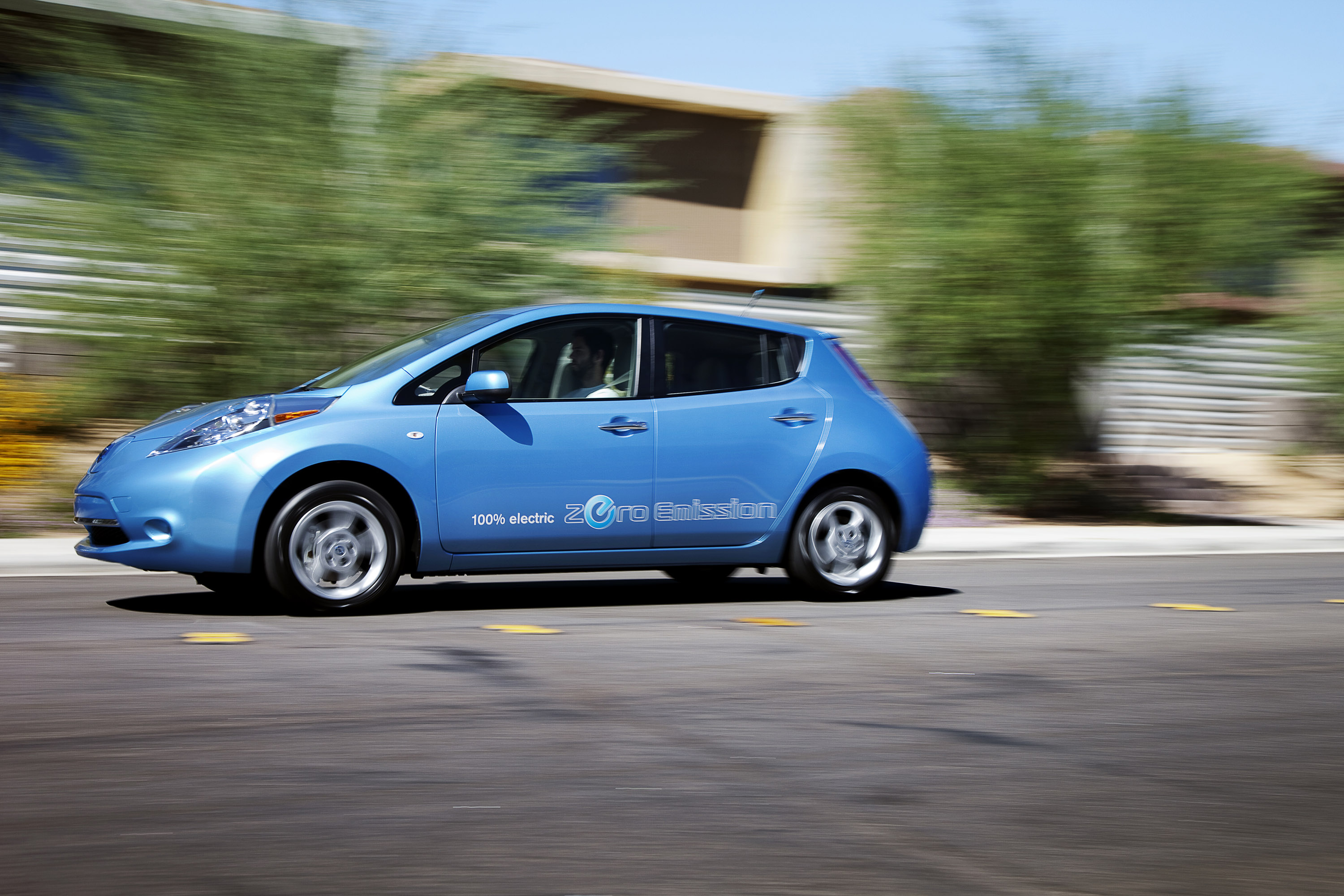 Nissan LEAF photo #3