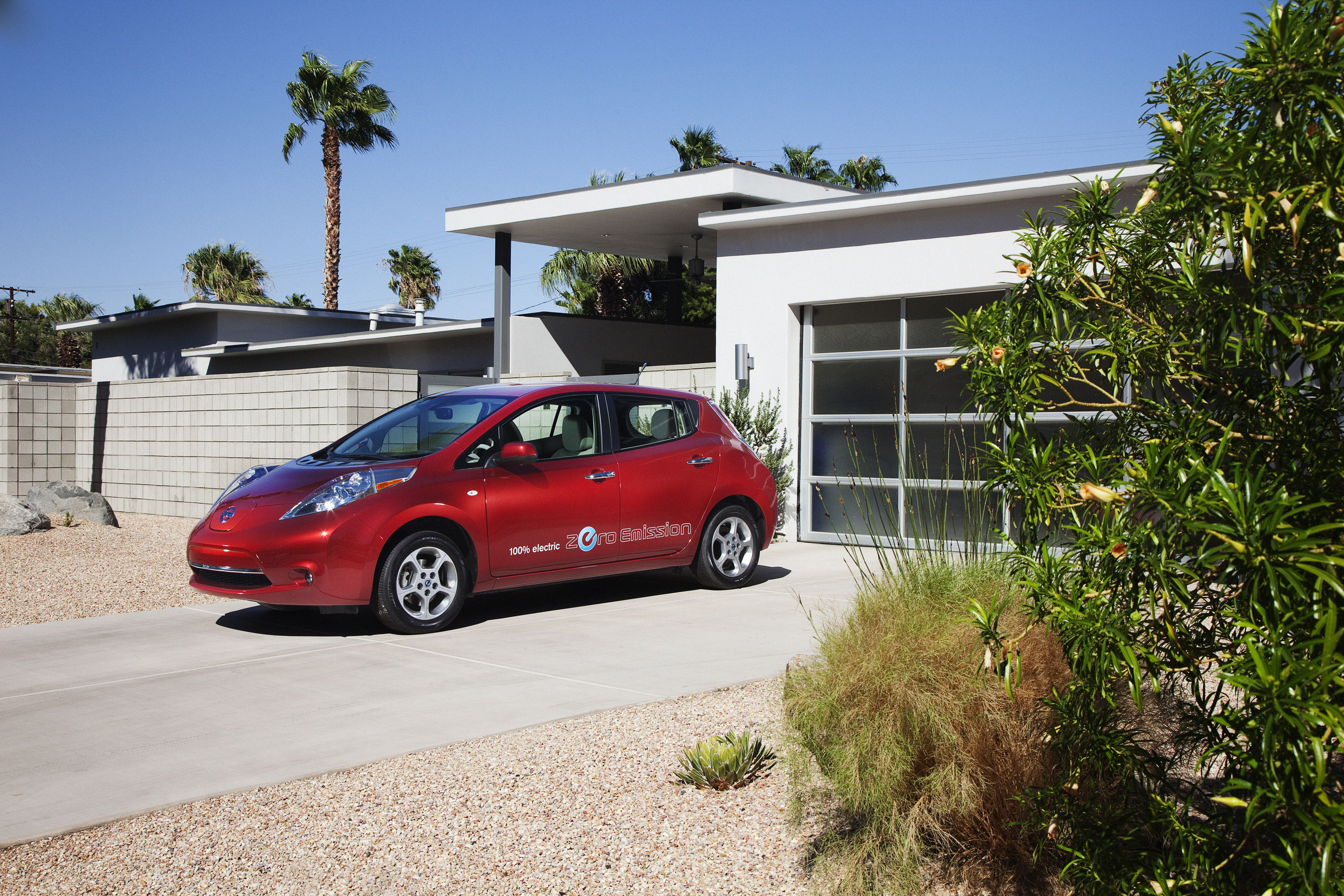 Nissan LEAF photo #16