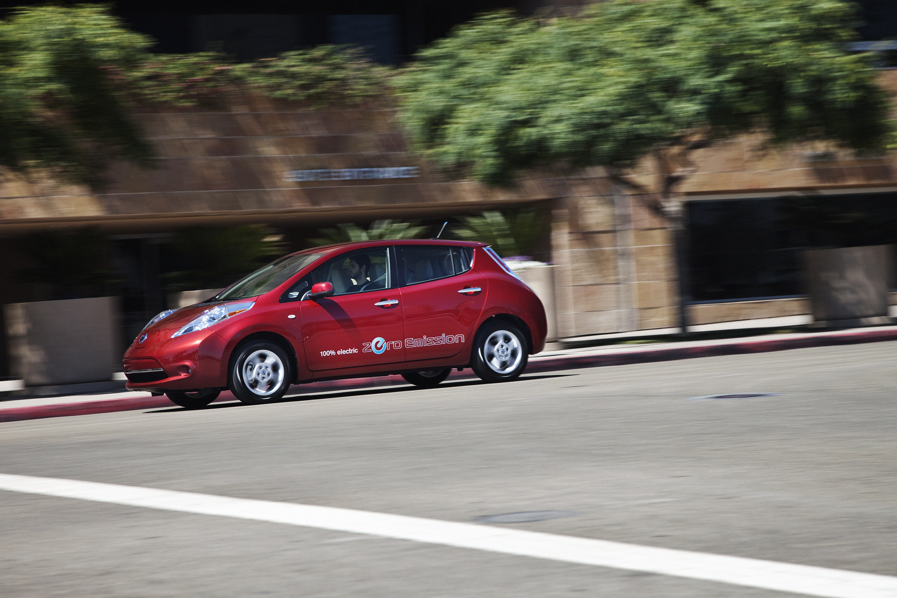 Nissan LEAF photo #17