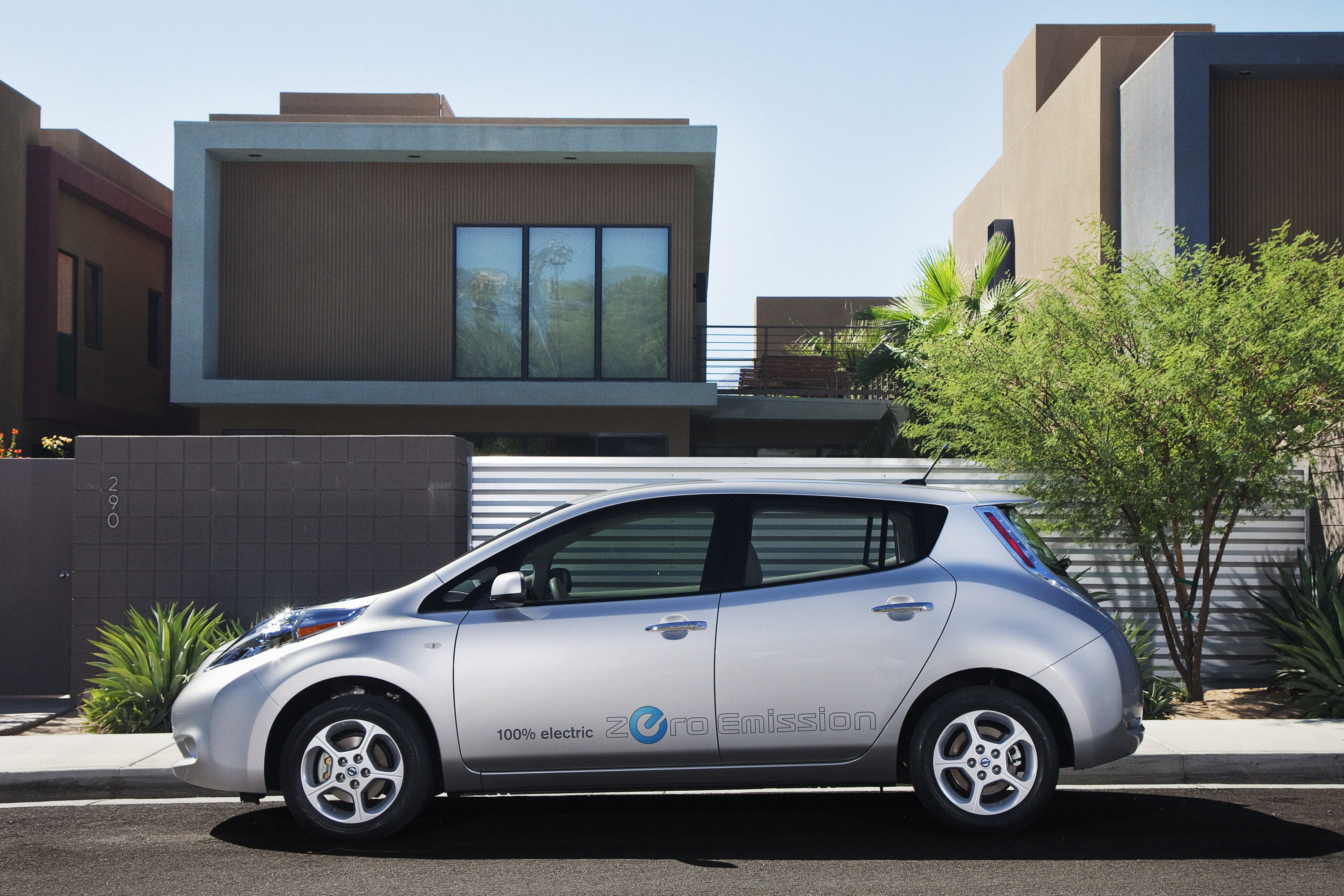 Nissan LEAF photo #22