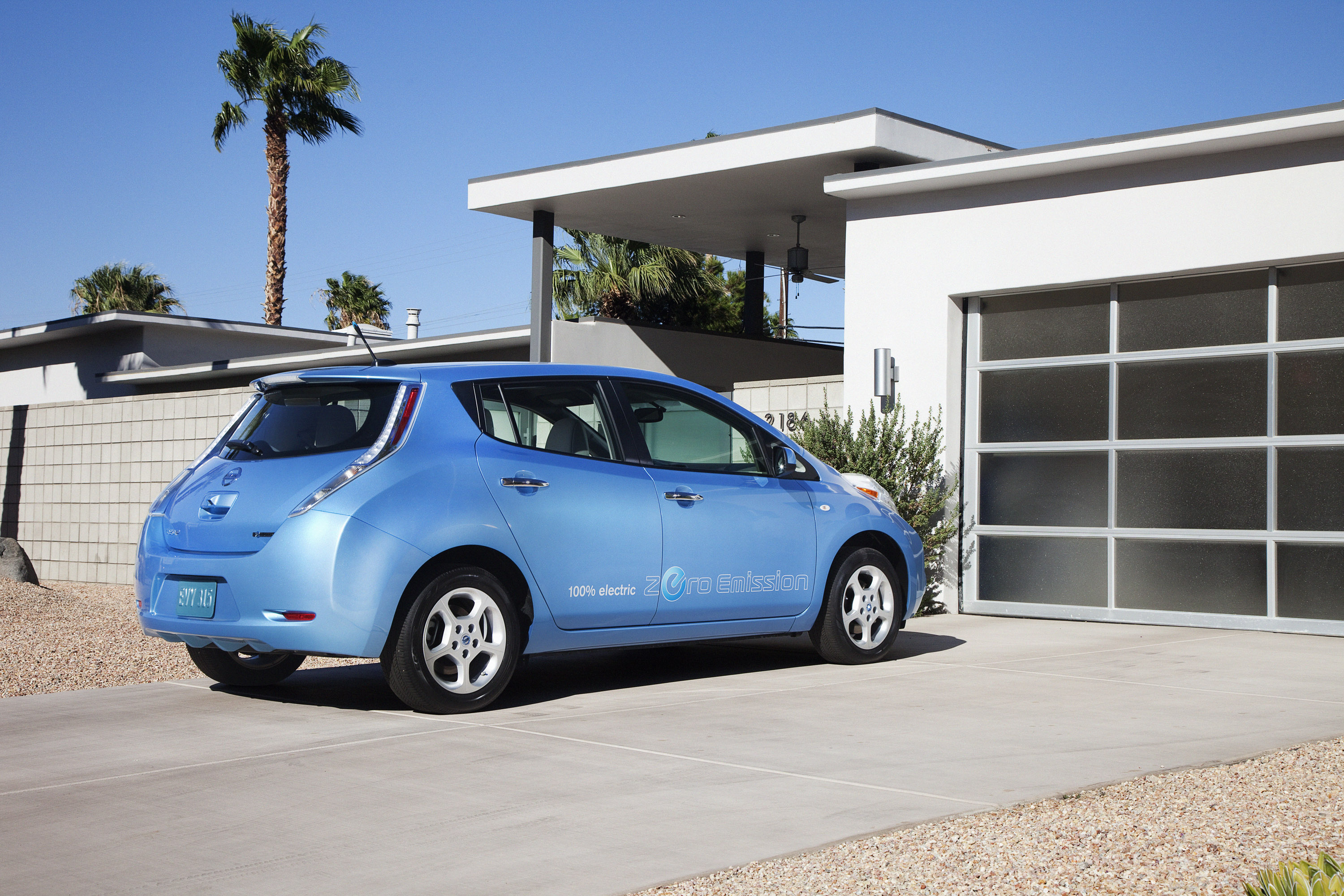 Ниссан лифан. Nissan Leaf 2012. Nissan Leaf Nismo 2012. Nissan Leaf 1. Ниссан лиф 2012.