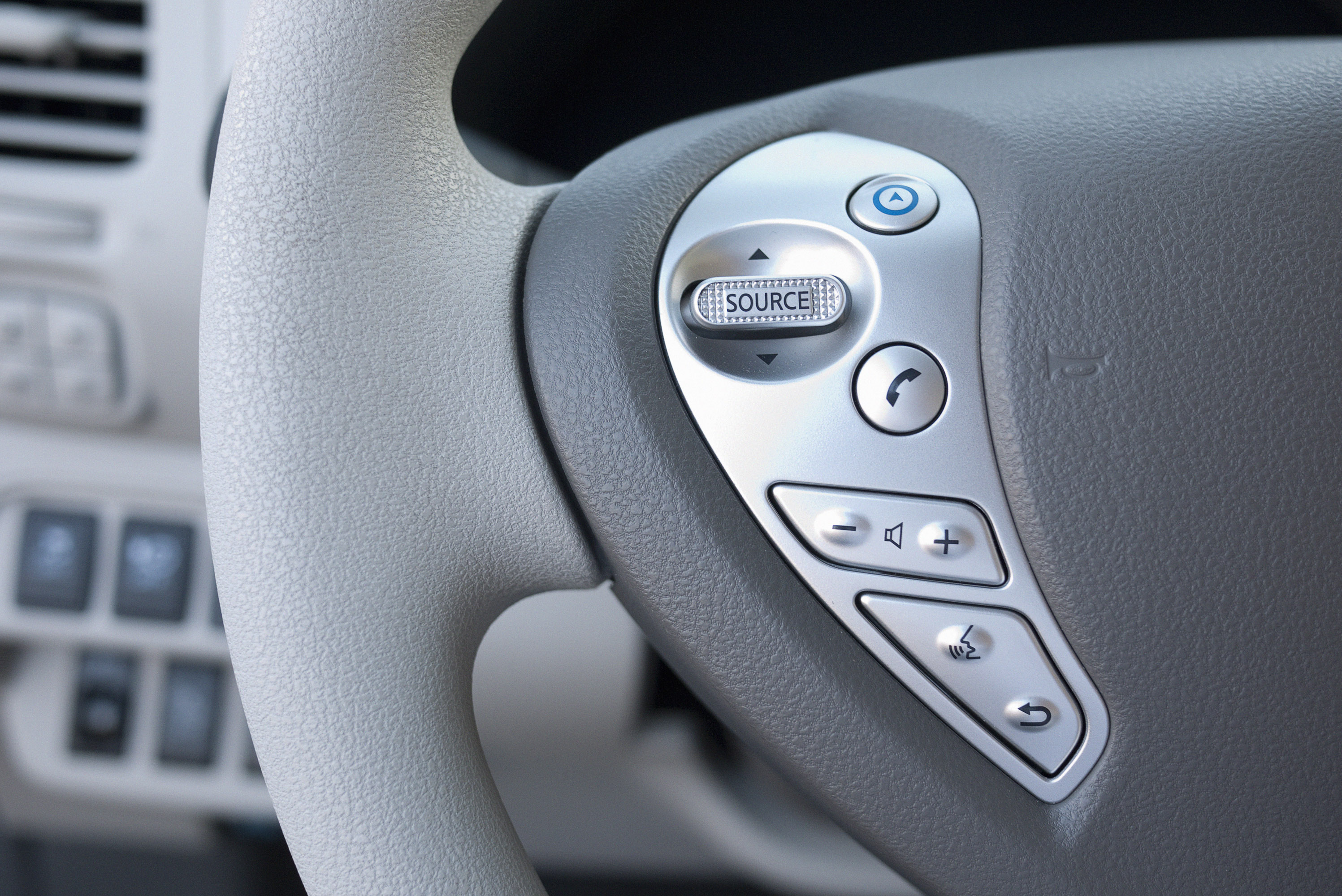 Nissan LEAF photo #25