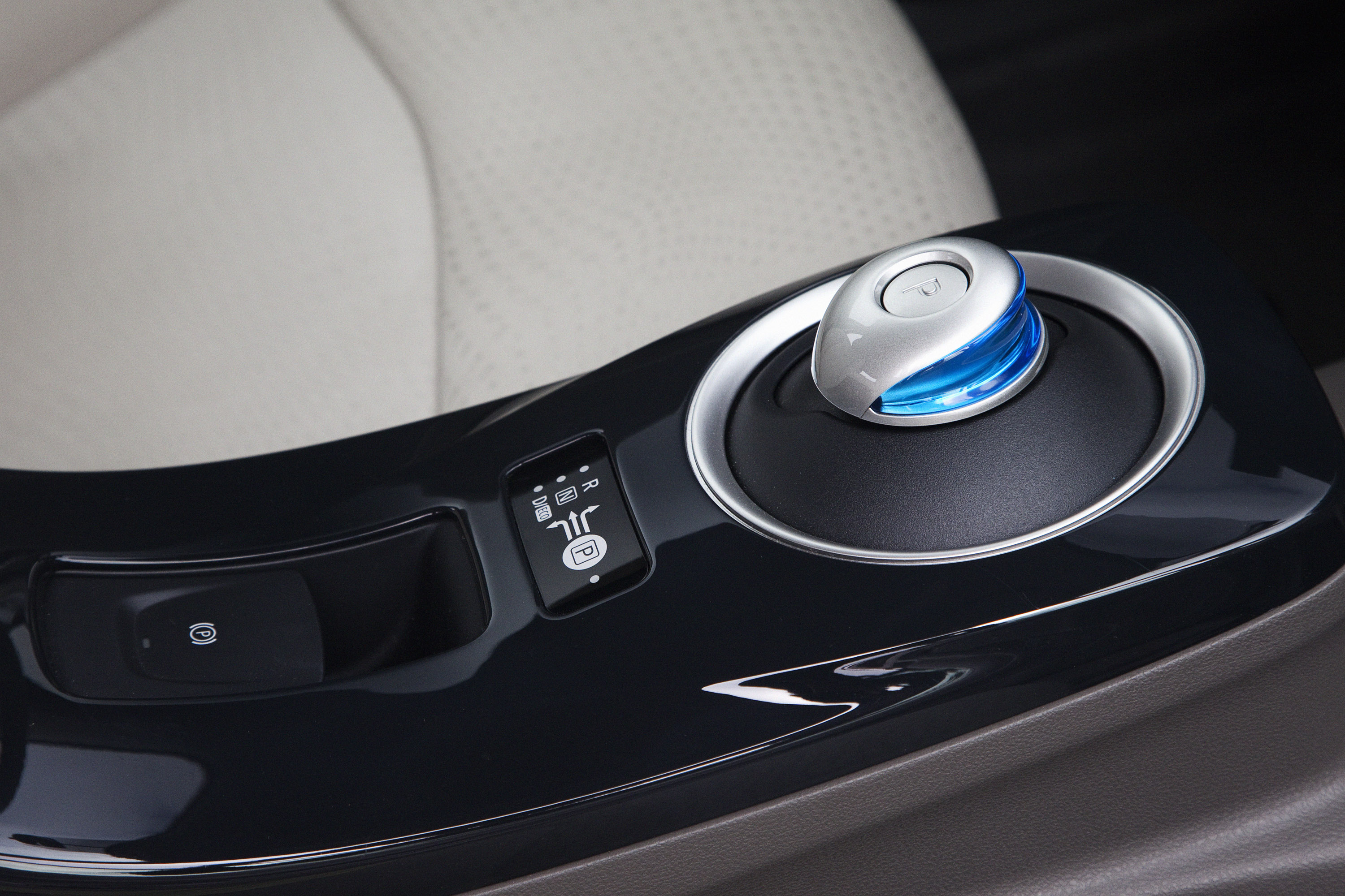 Nissan LEAF photo #29