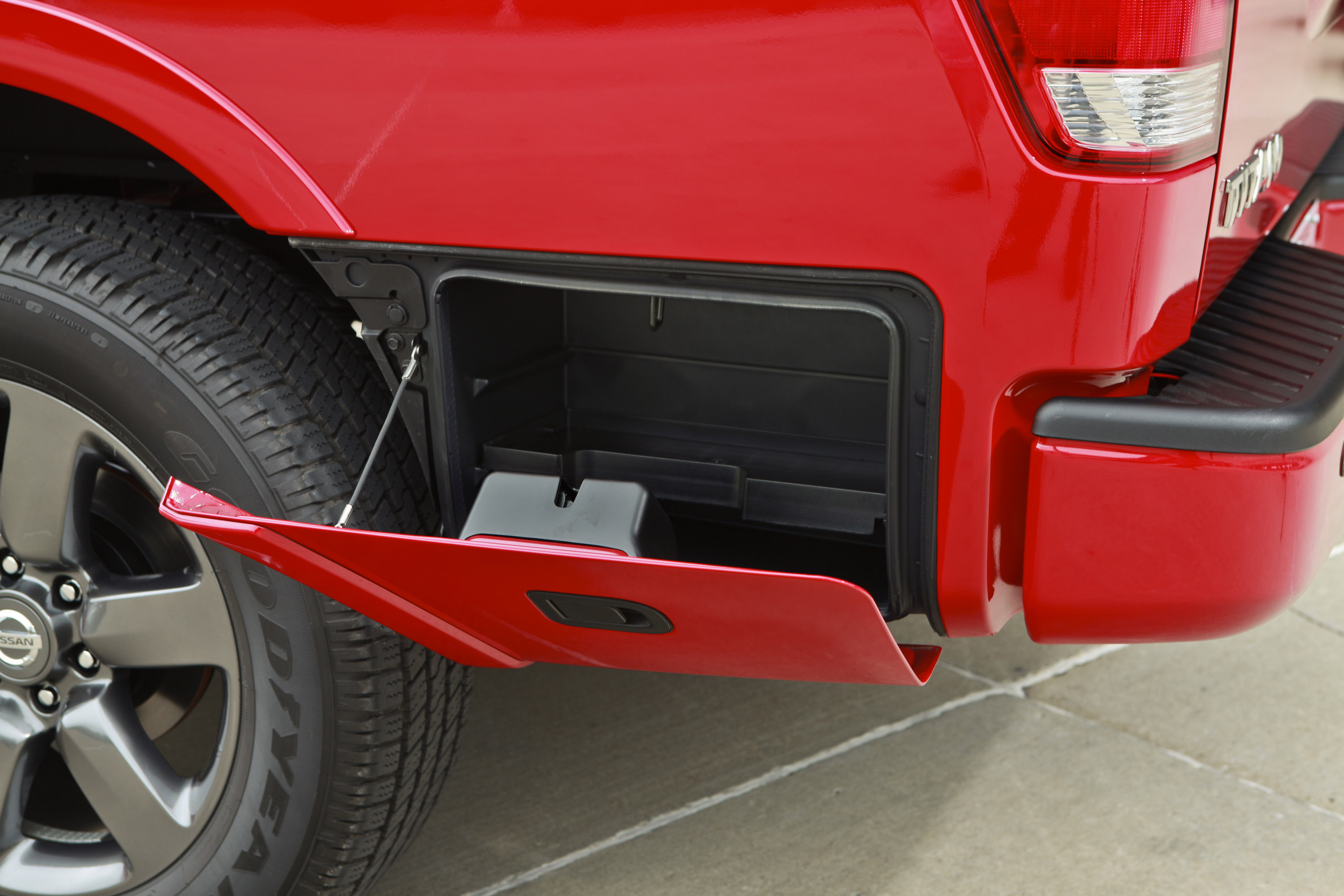 Nissan Titan Crew Cab photo #17