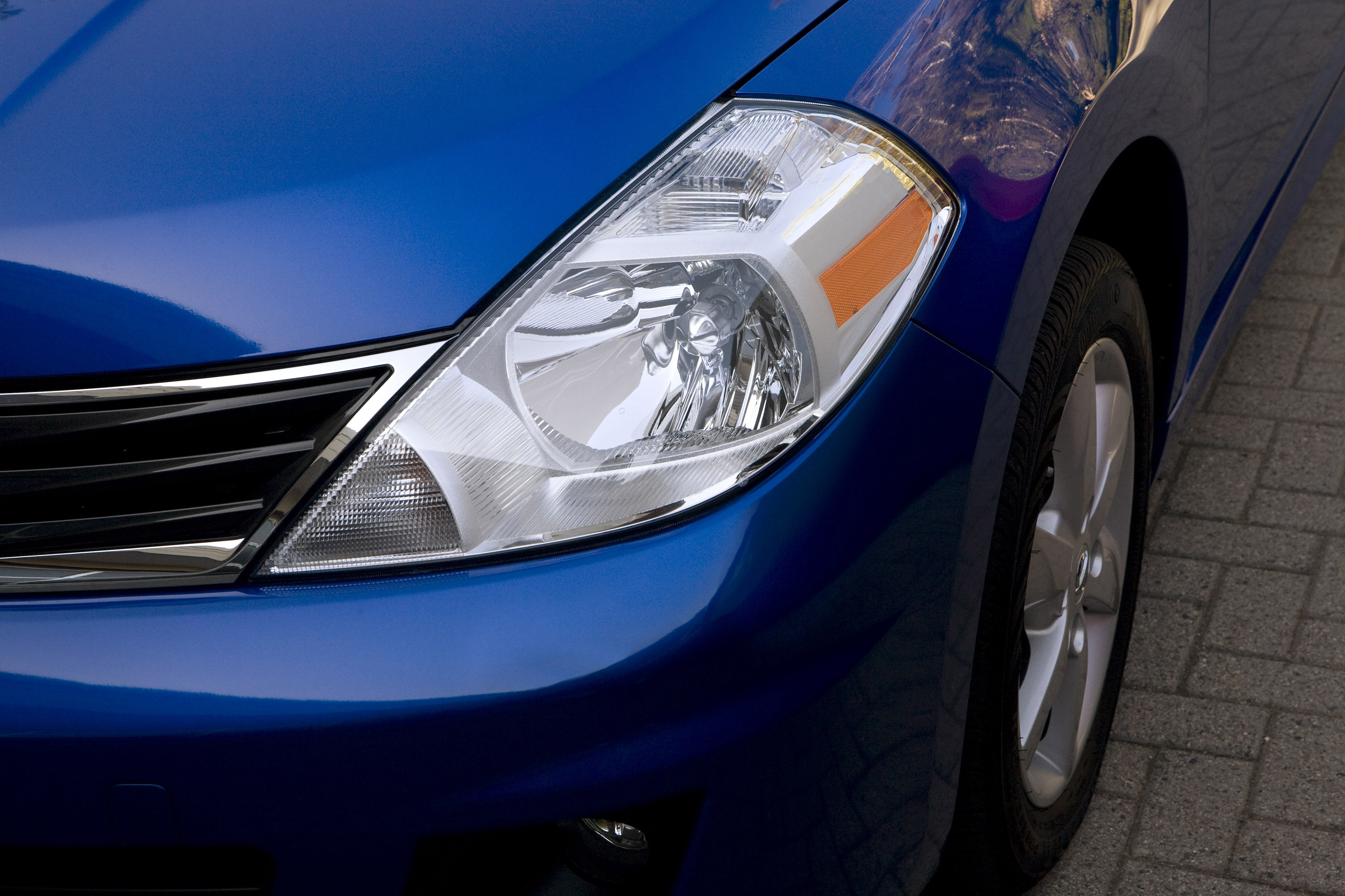 Nissan Versa Hatchback photo #15