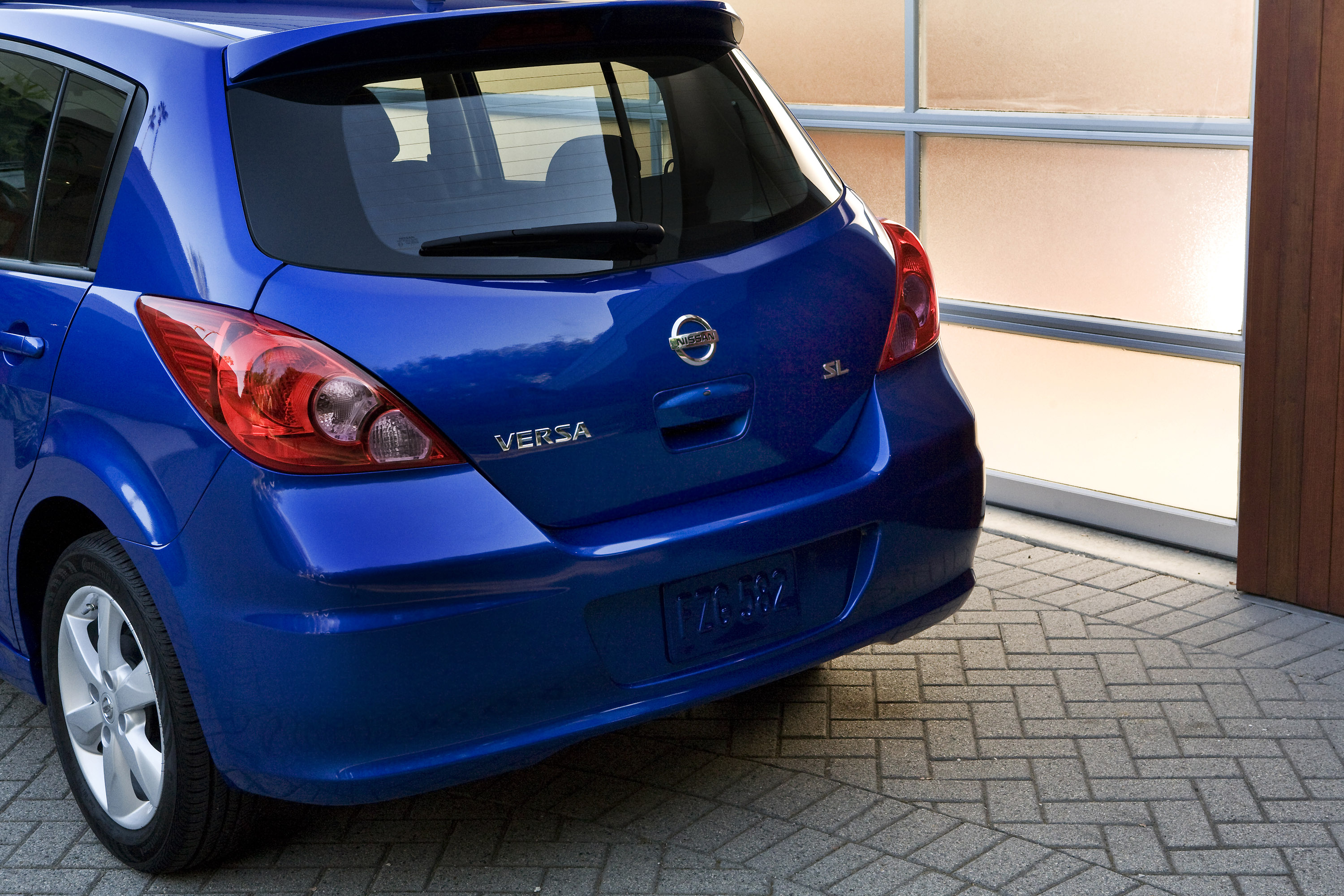 Nissan Versa Hatchback photo #20