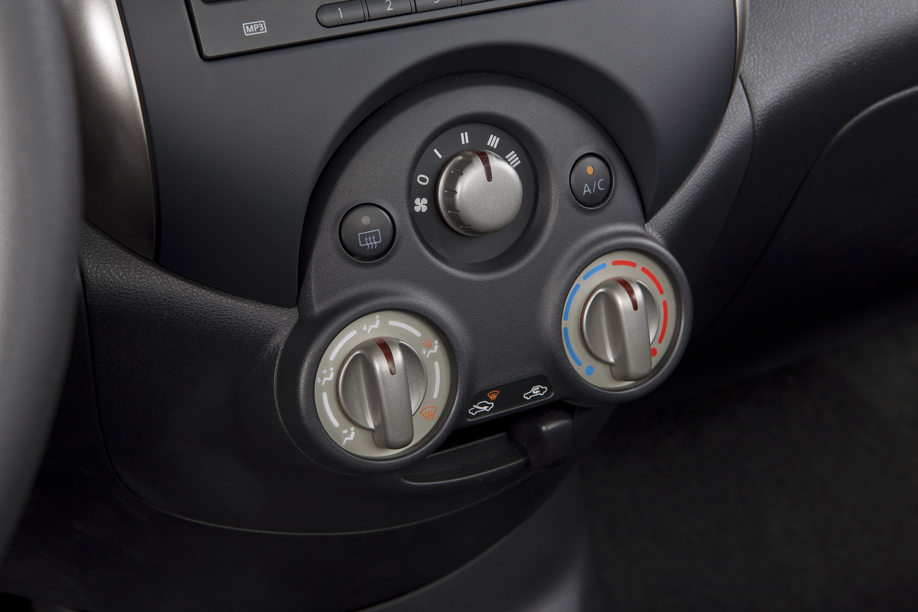 Nissan Versa SV photo #15