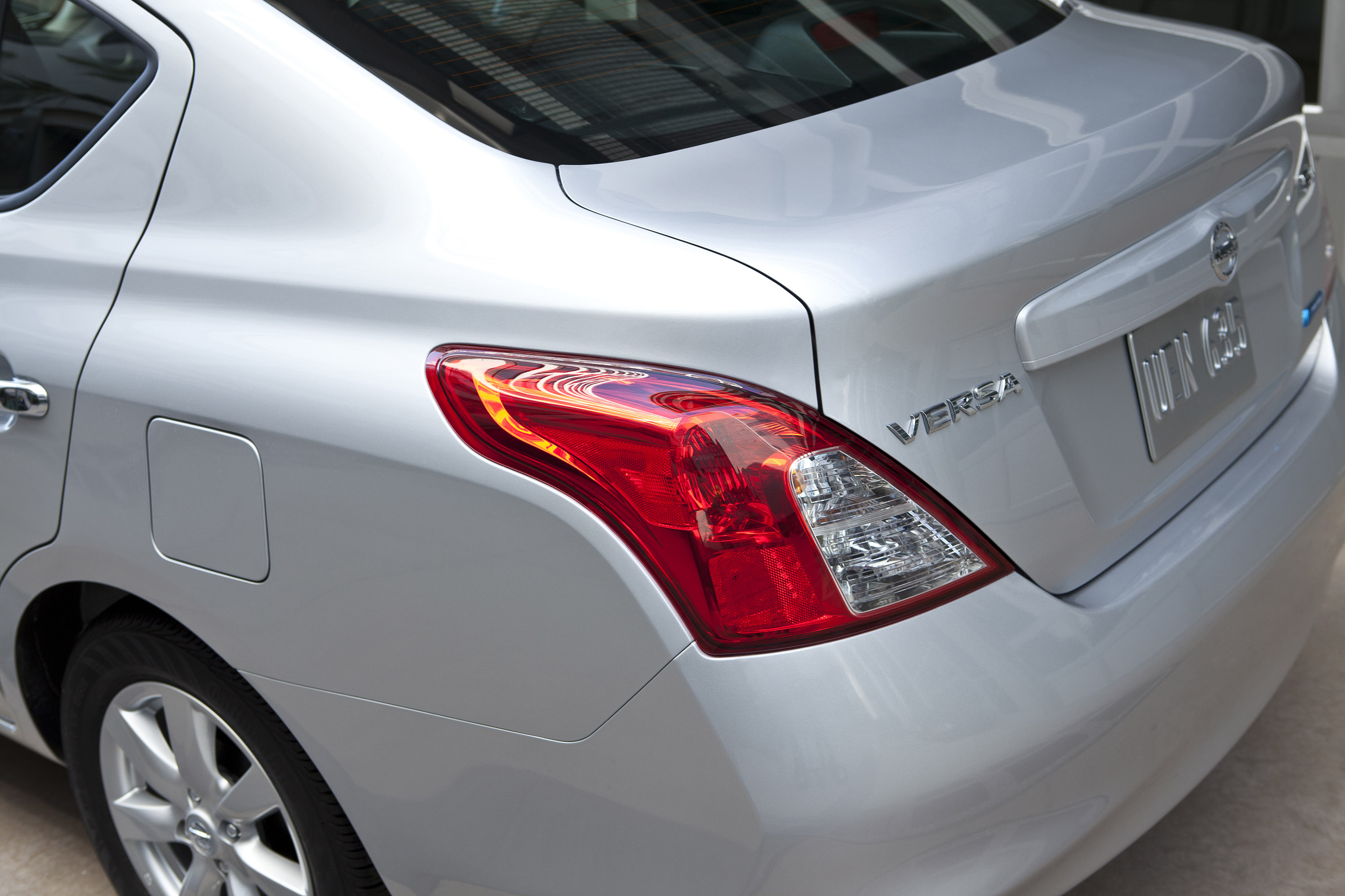 Nissan Versa SV photo #28