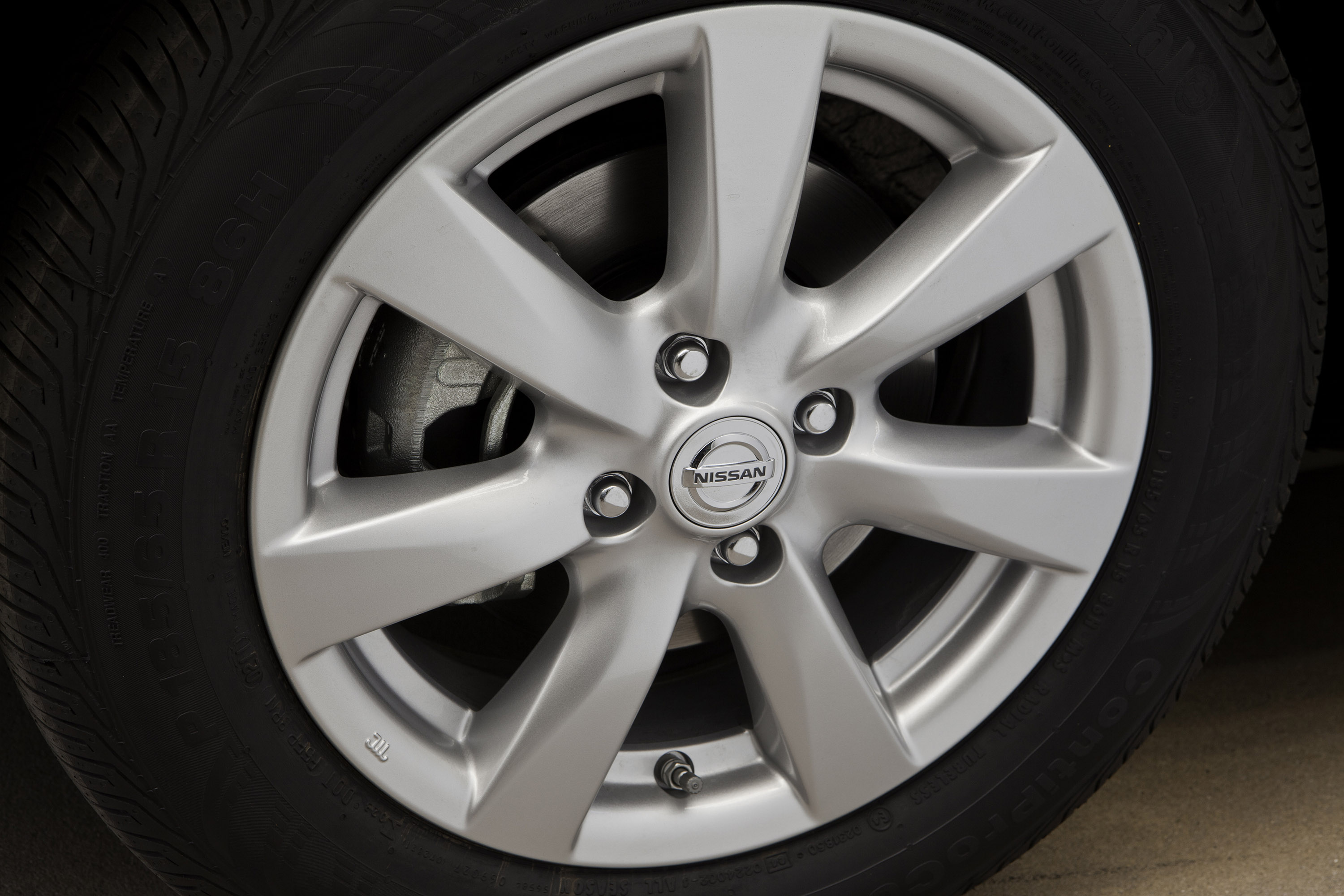 Nissan Versa SV photo #29