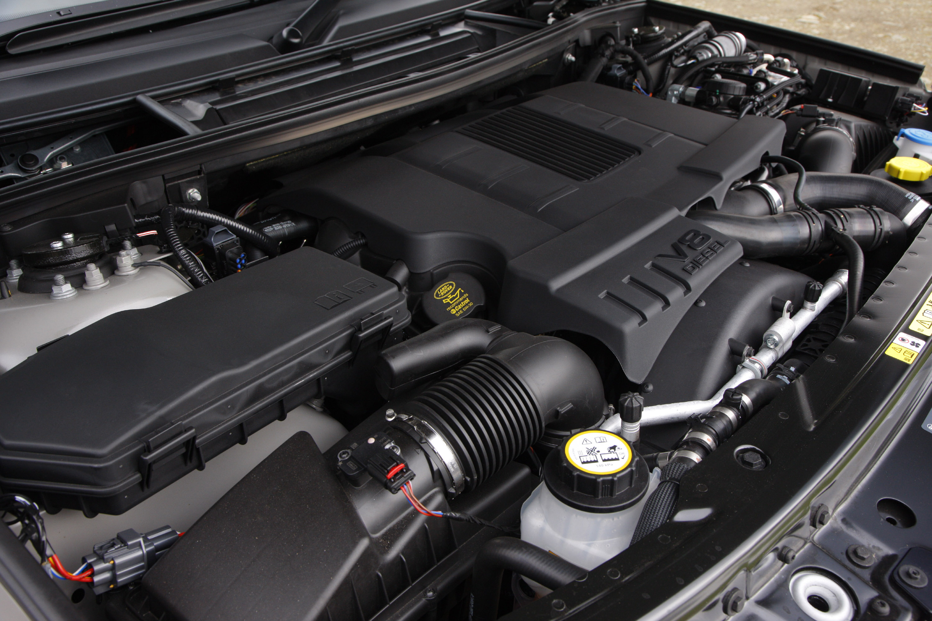 Двигатель land rover sport. Мотор ленд Ровер 4.4. Range Rover l322 мотор. Range Rover v8 v6. Под капотом range Rover Sport 3.6.