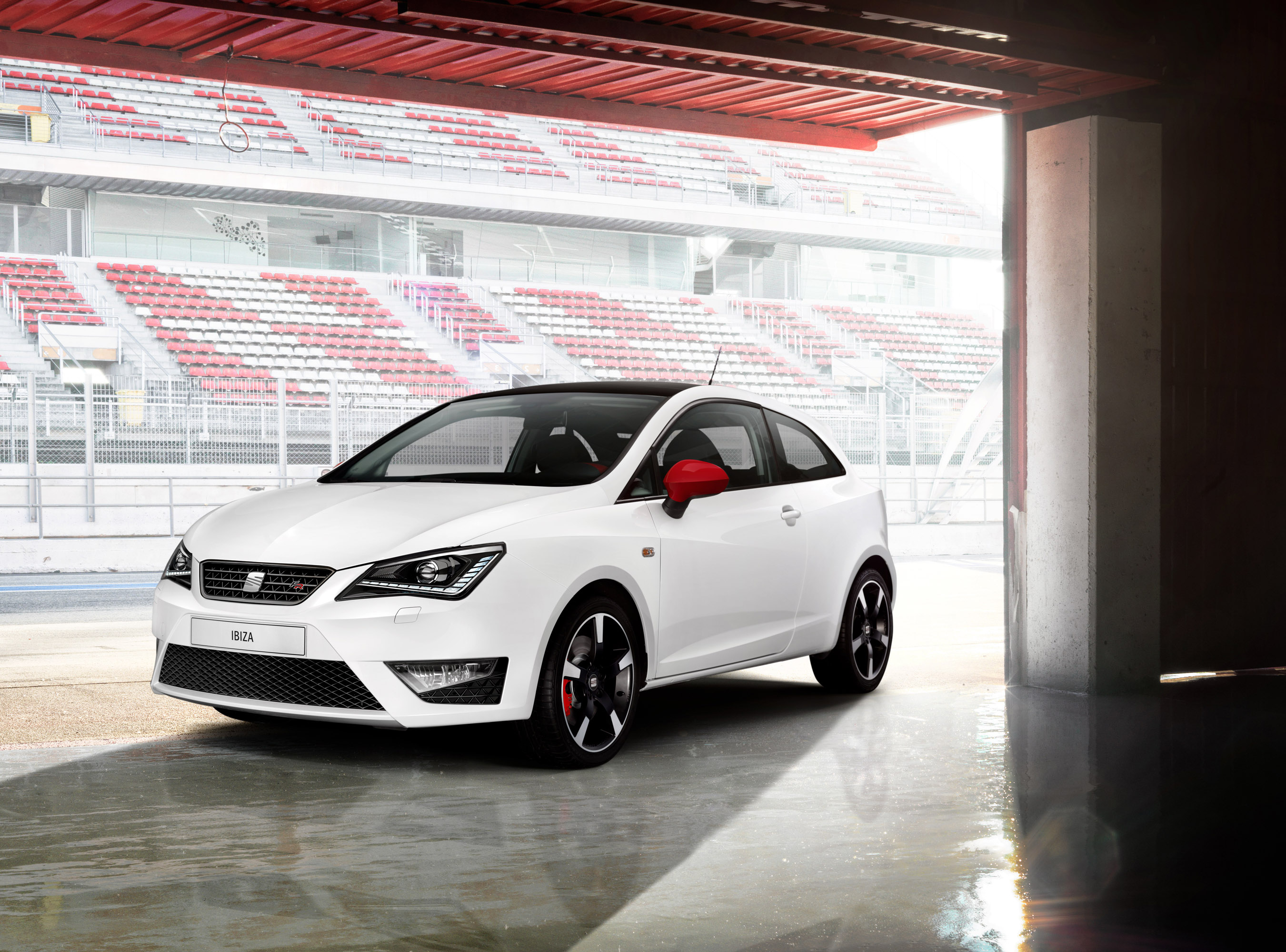 SEAT Ibiza photo #2