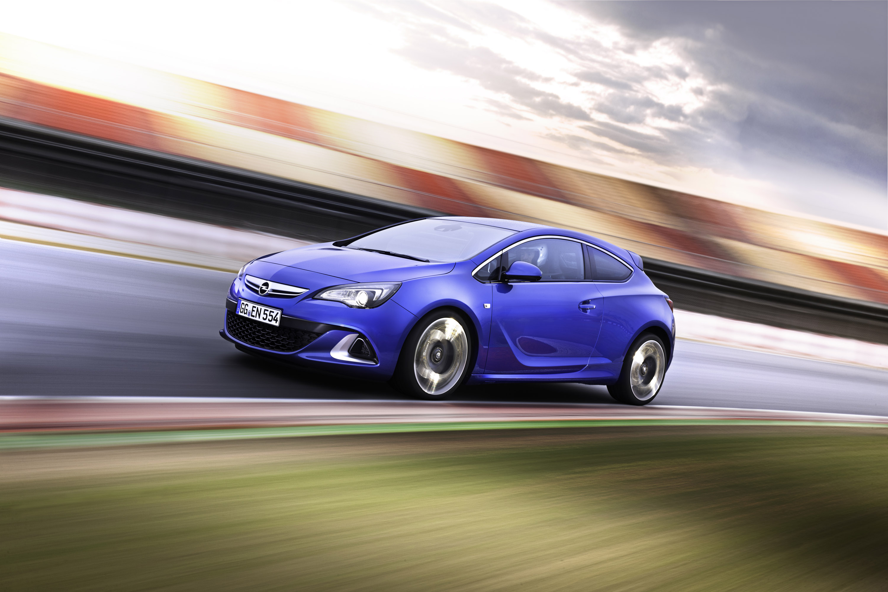 Vauxhall Astra OPC-VXR photo #2