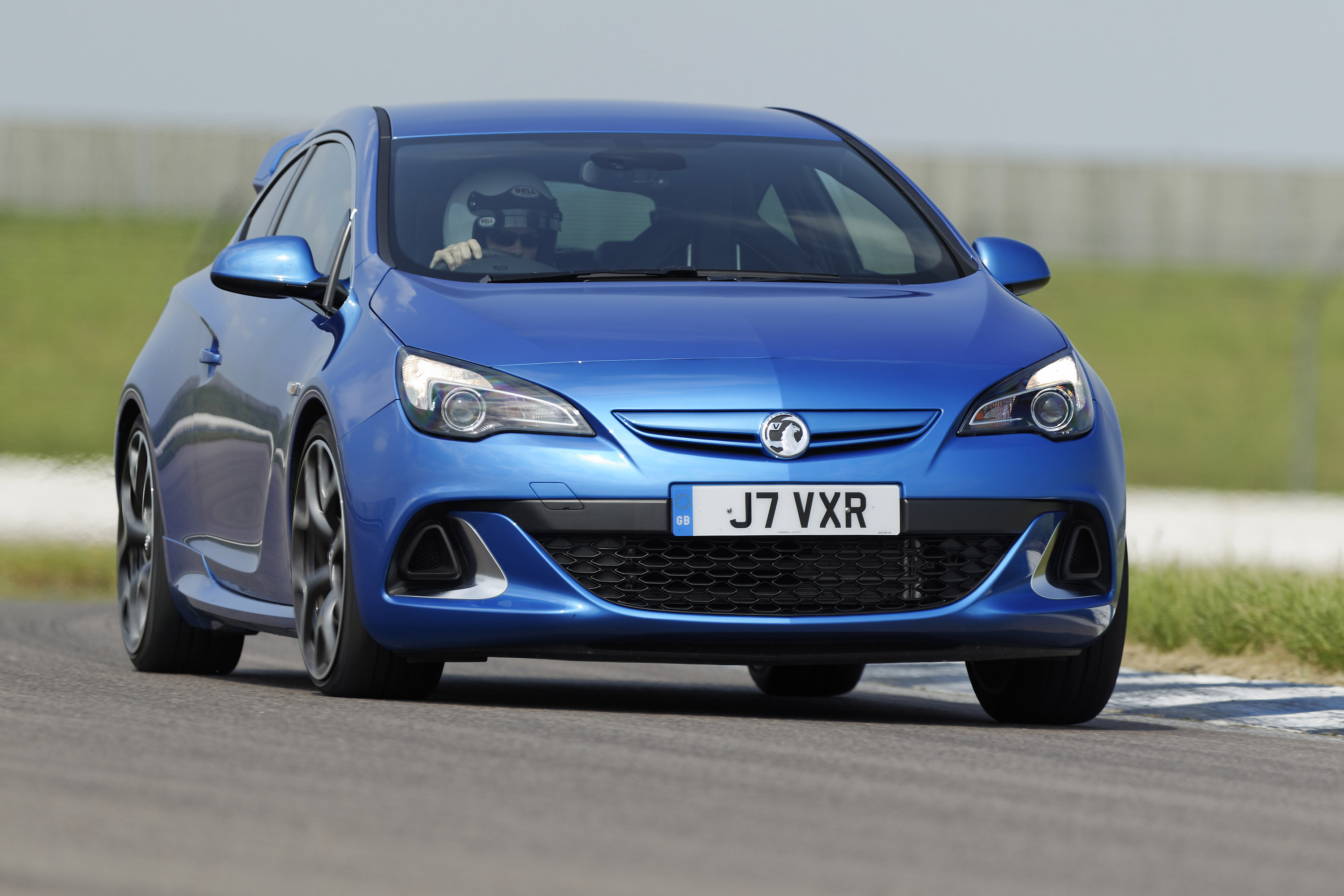 Vauxhall Astra OPC-VXR photo #19