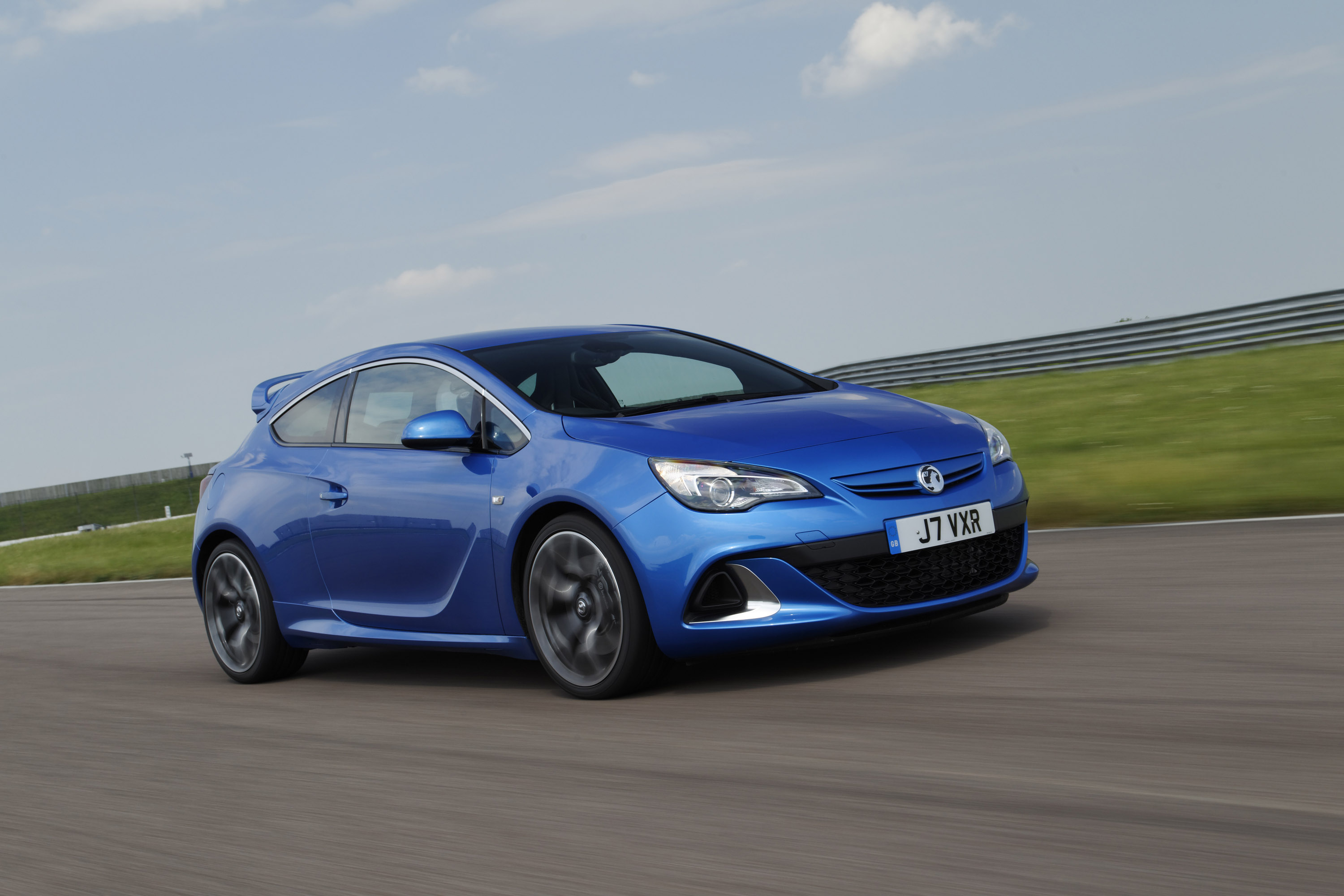Vauxhall Astra OPC-VXR photo #20