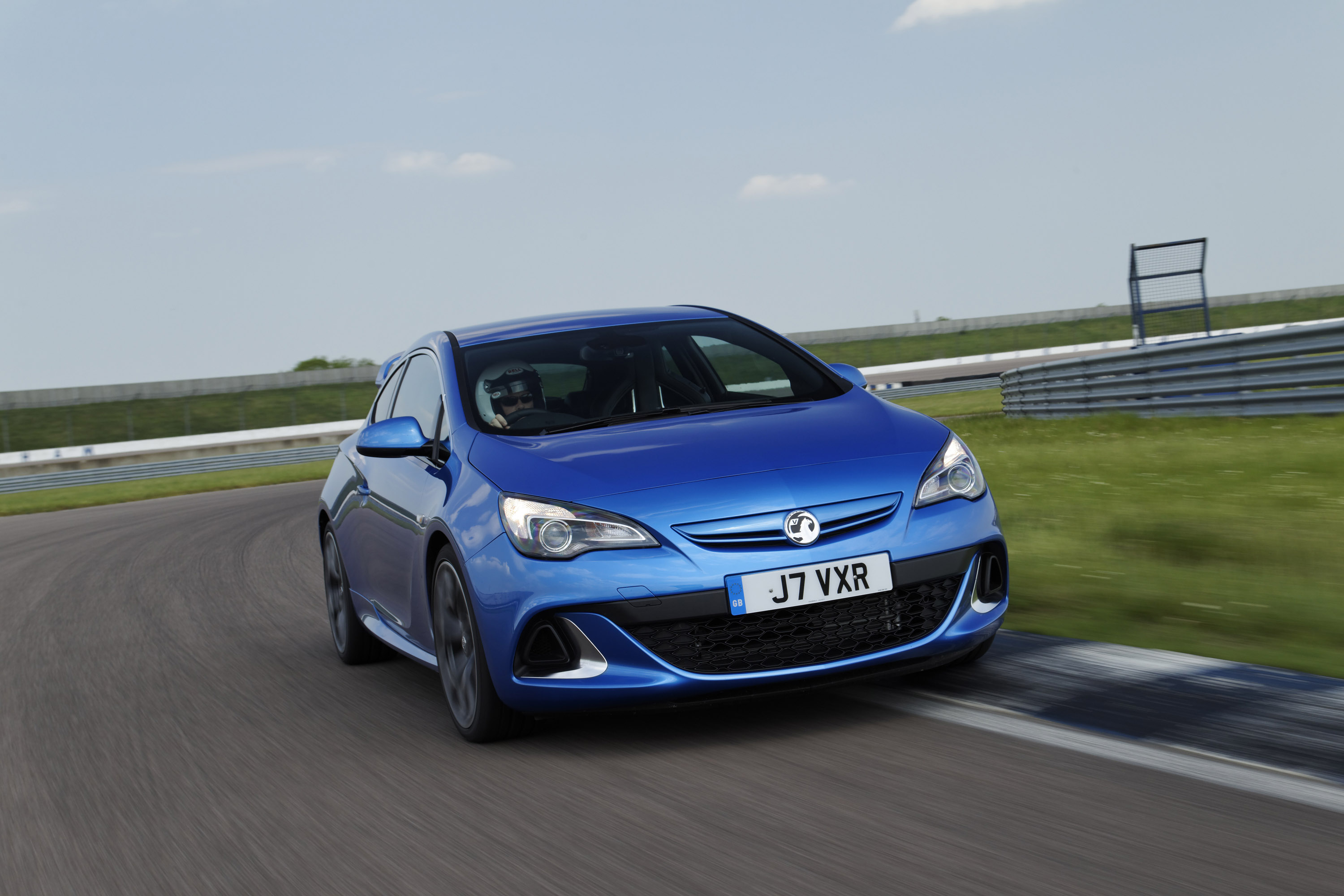Vauxhall Astra OPC-VXR photo #21