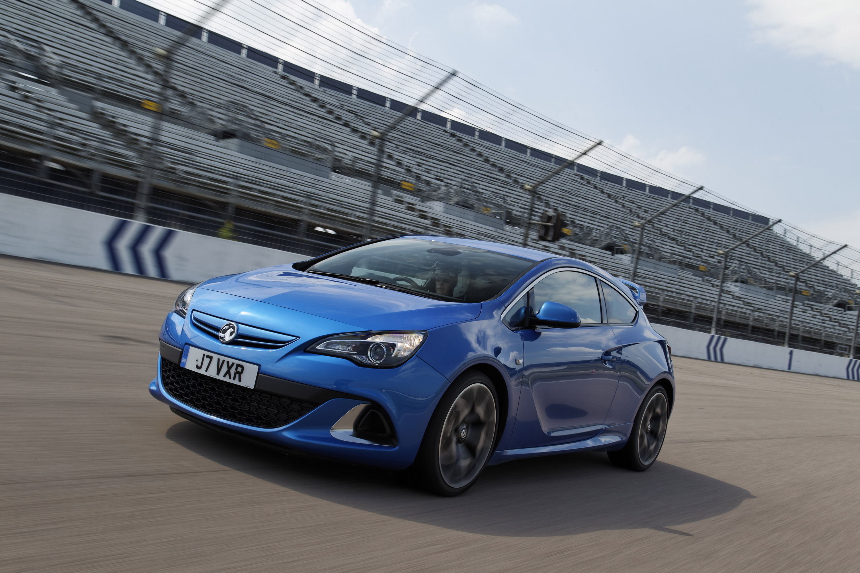 Vauxhall Astra OPC-VXR photo #22