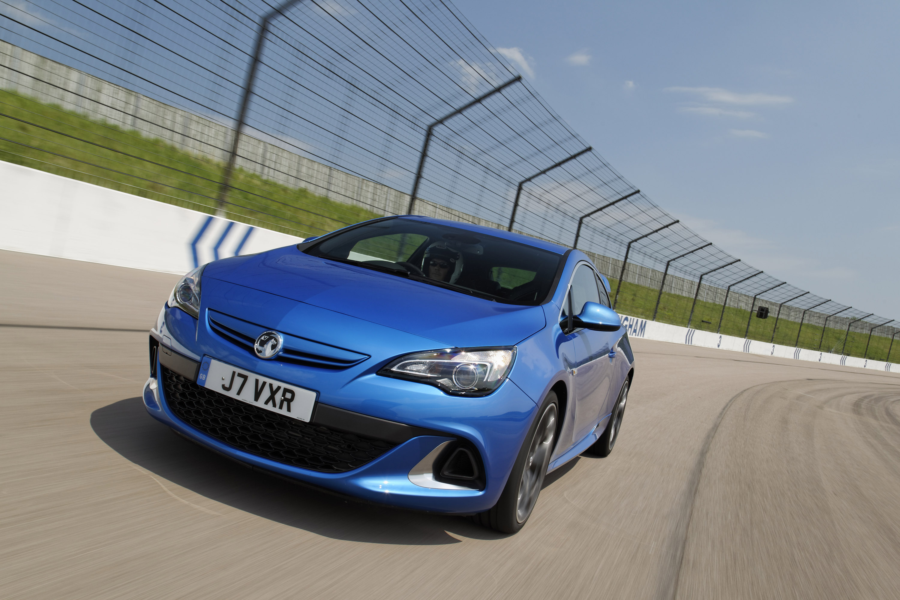 Vauxhall Astra OPC-VXR photo #23