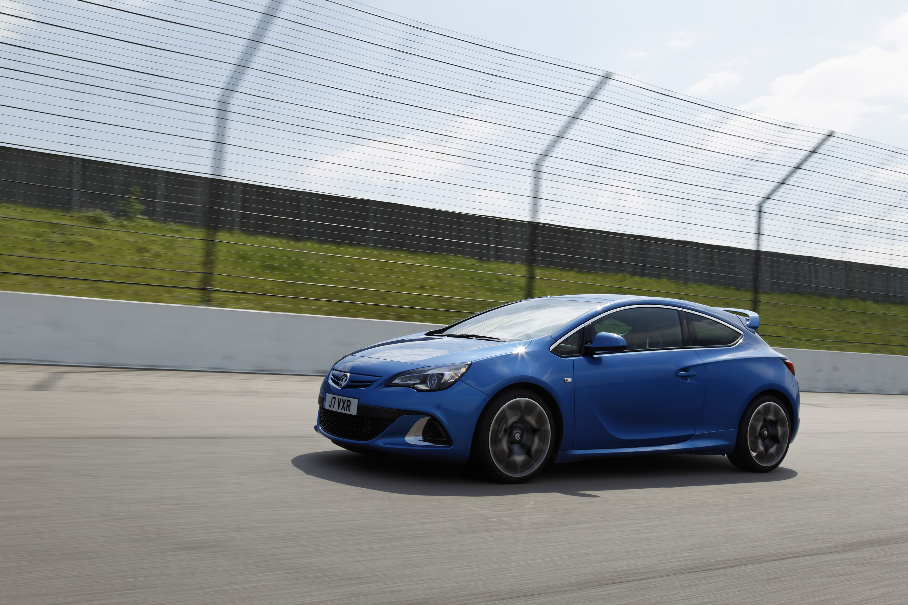 Vauxhall Astra OPC-VXR photo #24