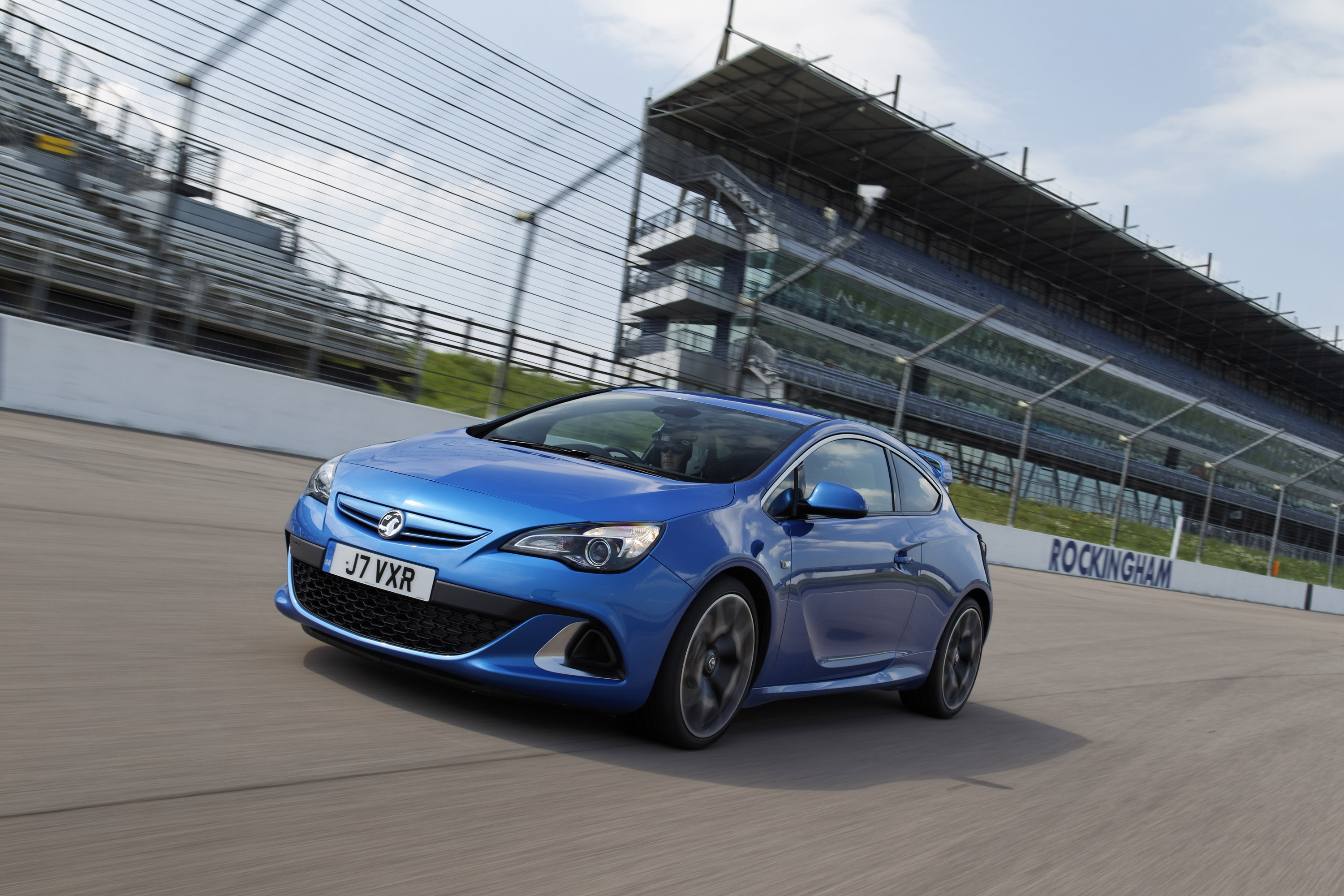 Vauxhall Astra OPC-VXR photo #27