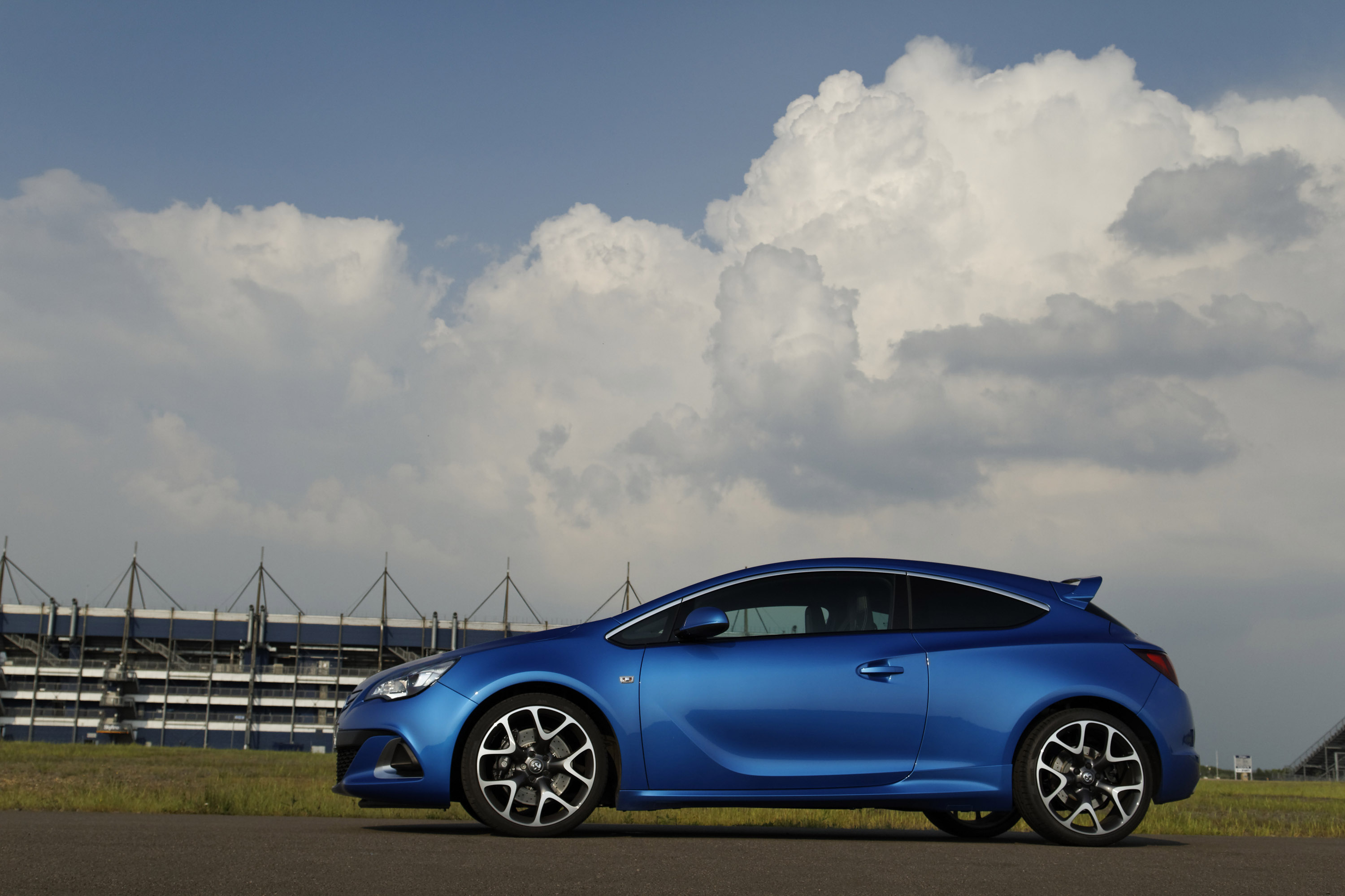 Vauxhall Astra OPC-VXR photo #32