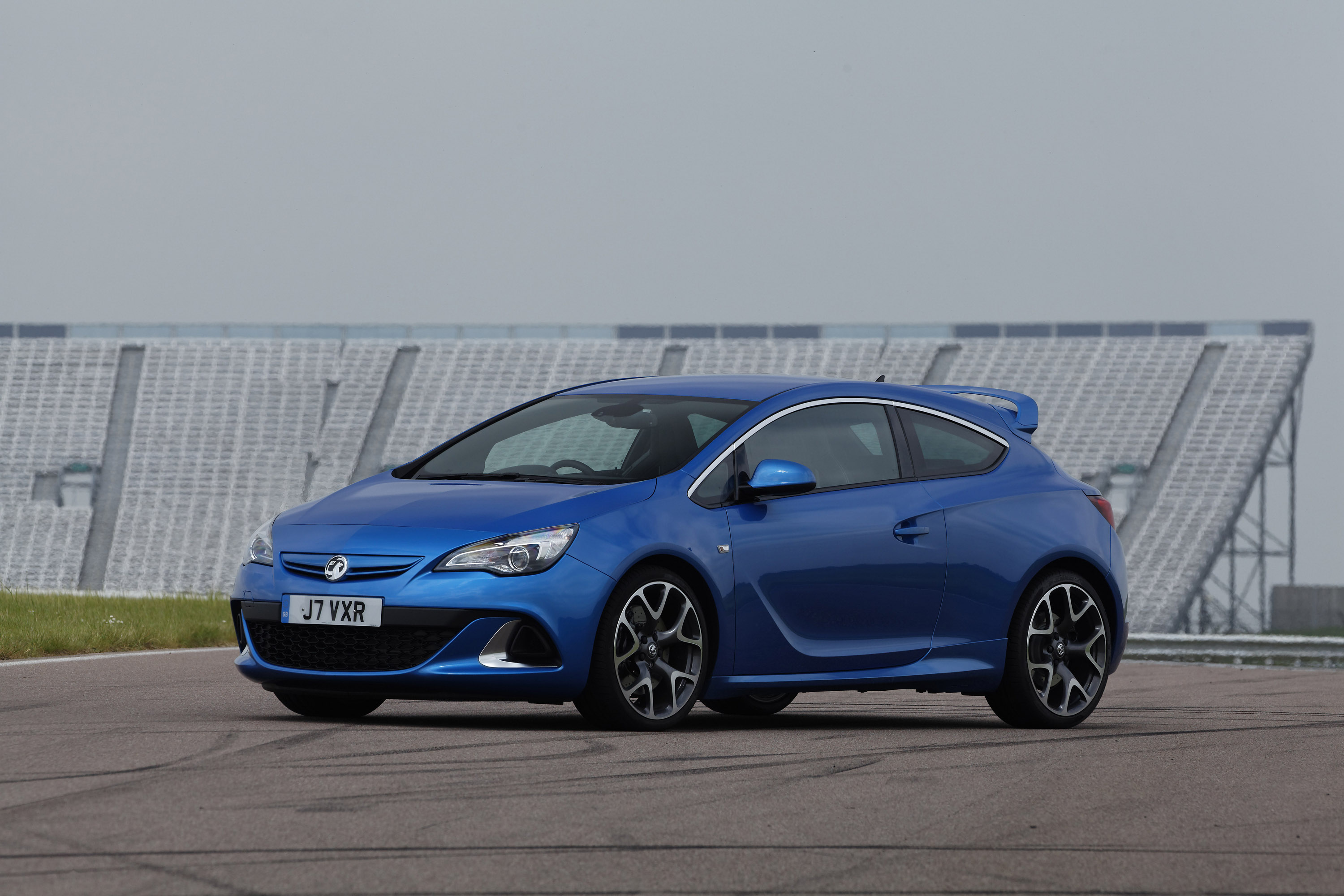 Vauxhall Astra OPC-VXR photo #33