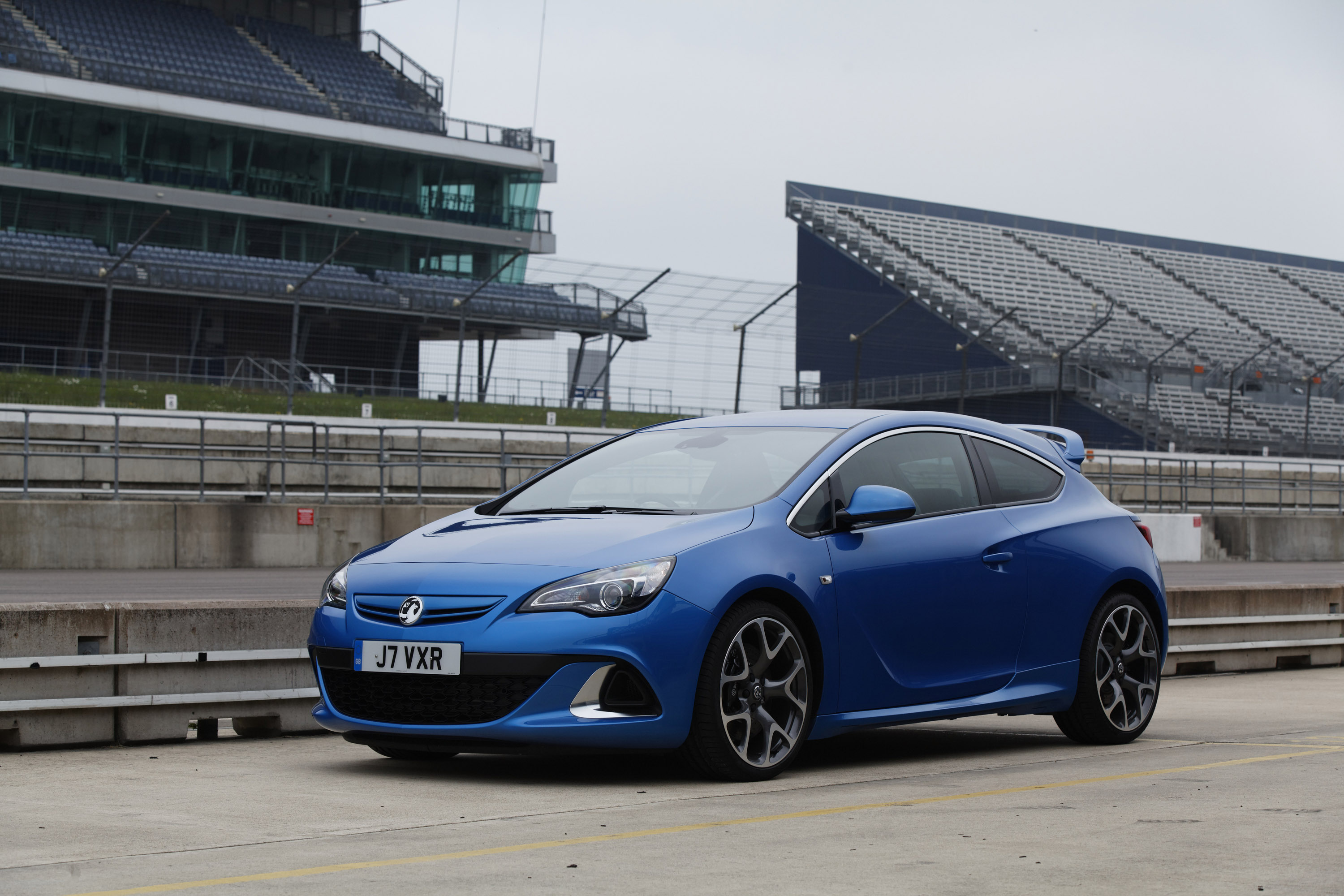 Vauxhall Astra OPC-VXR photo #35