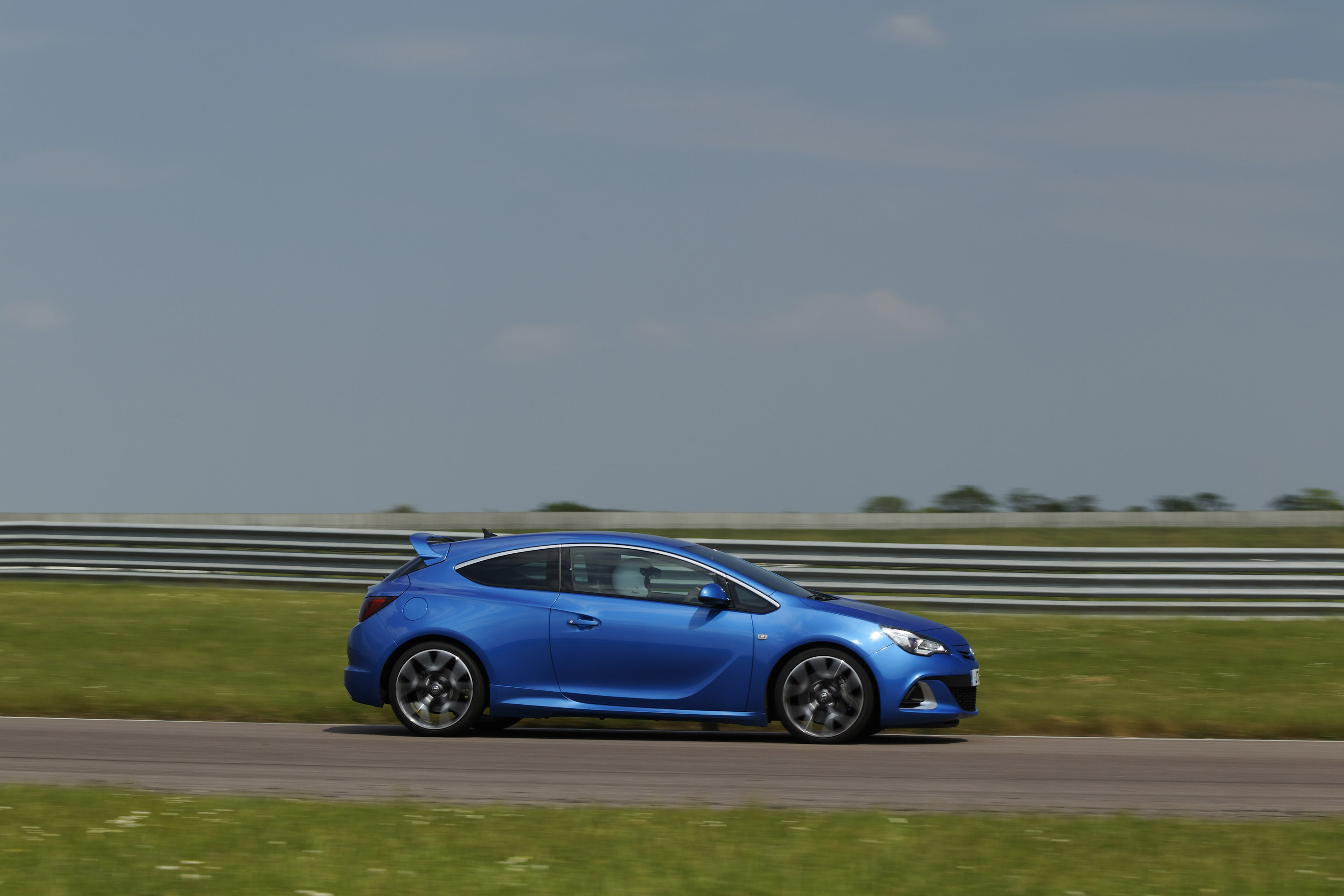 Vauxhall Astra OPC-VXR photo #42