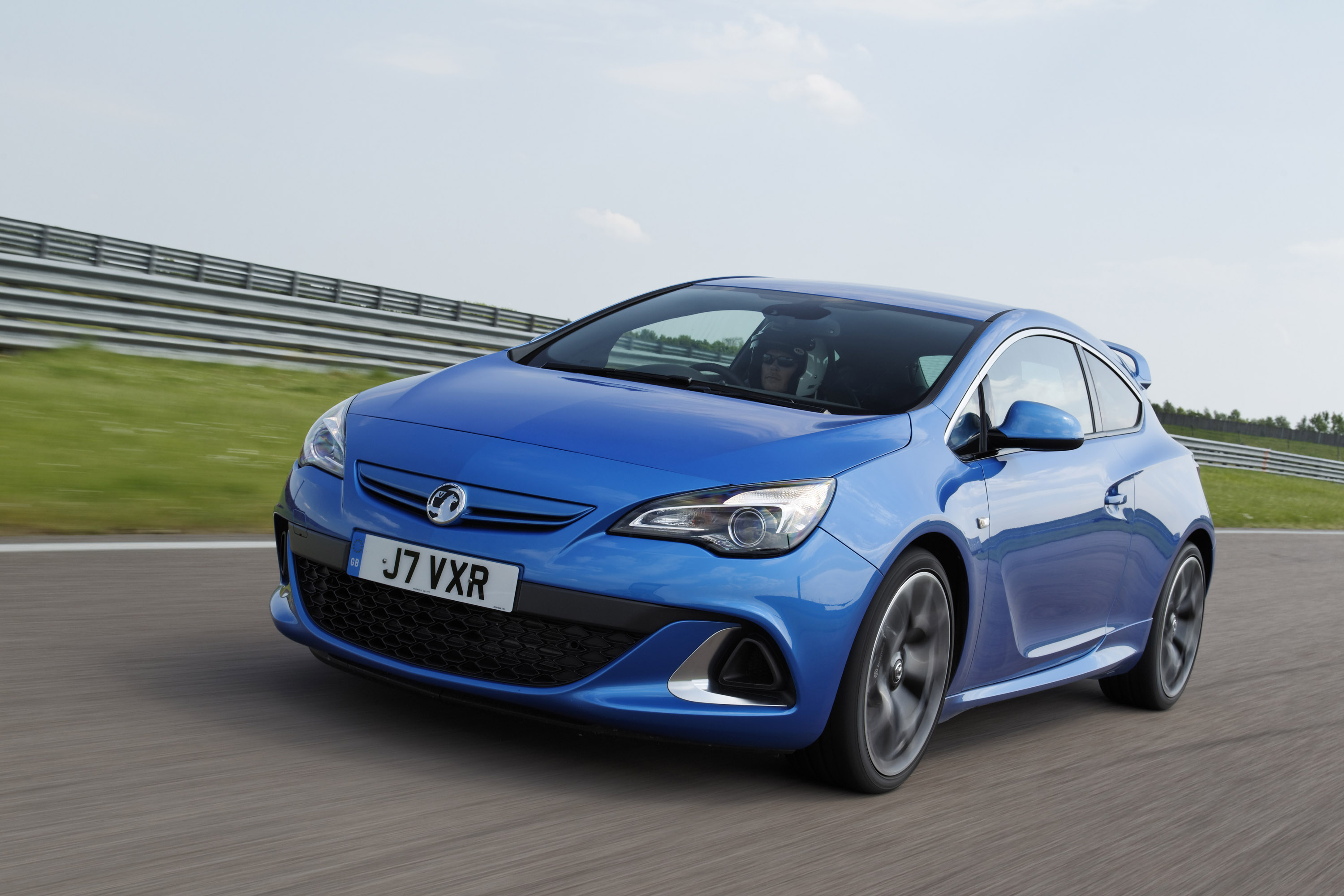 Vauxhall Astra OPC-VXR photo #45