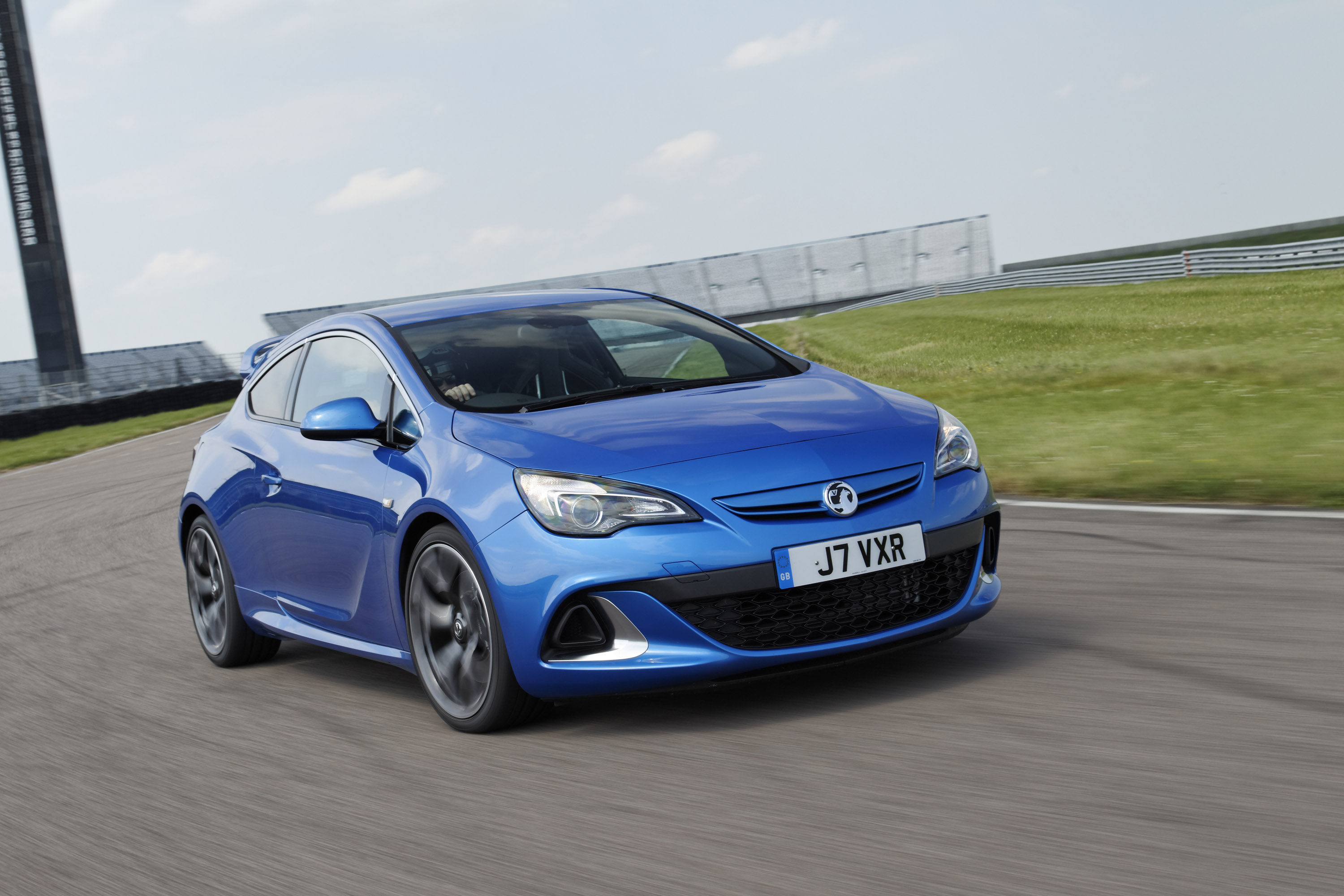 Vauxhall Astra OPC-VXR photo #46