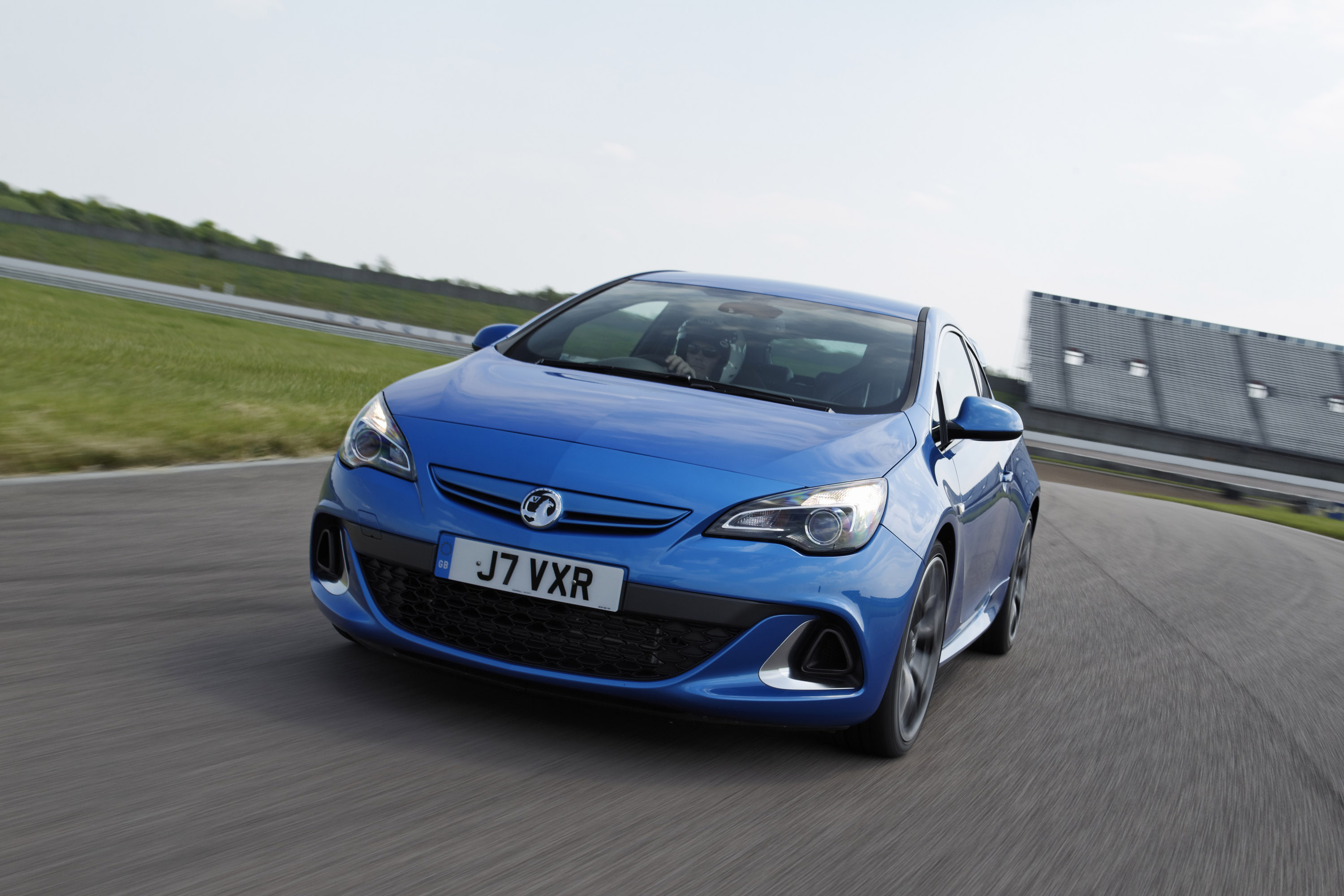 Vauxhall Astra OPC-VXR photo #47