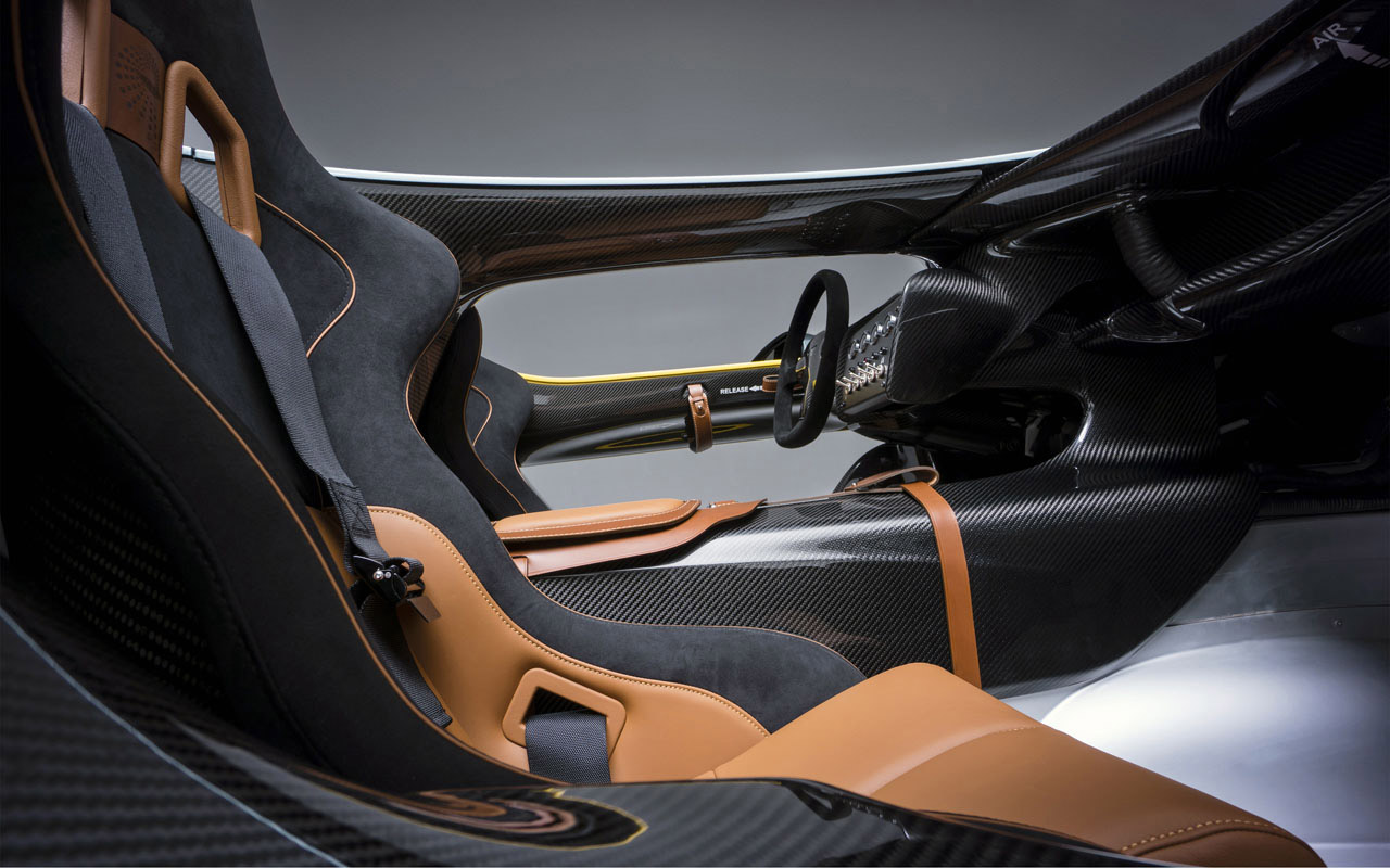 Aston Martin CC100 Speedster Concept photo #18