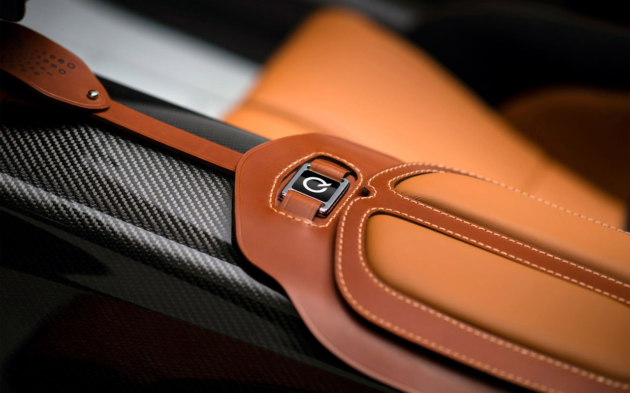 Aston Martin CC100 Speedster Concept photo #19