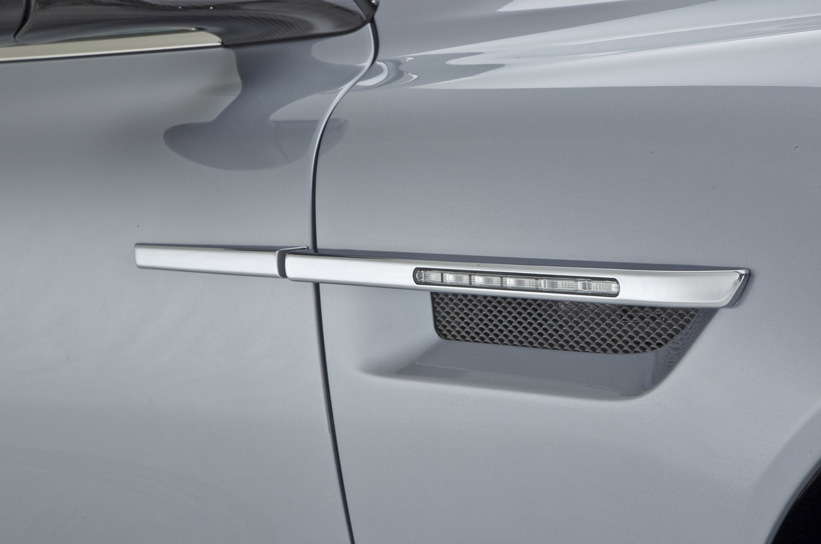 Aston Martin DB9 photo #15