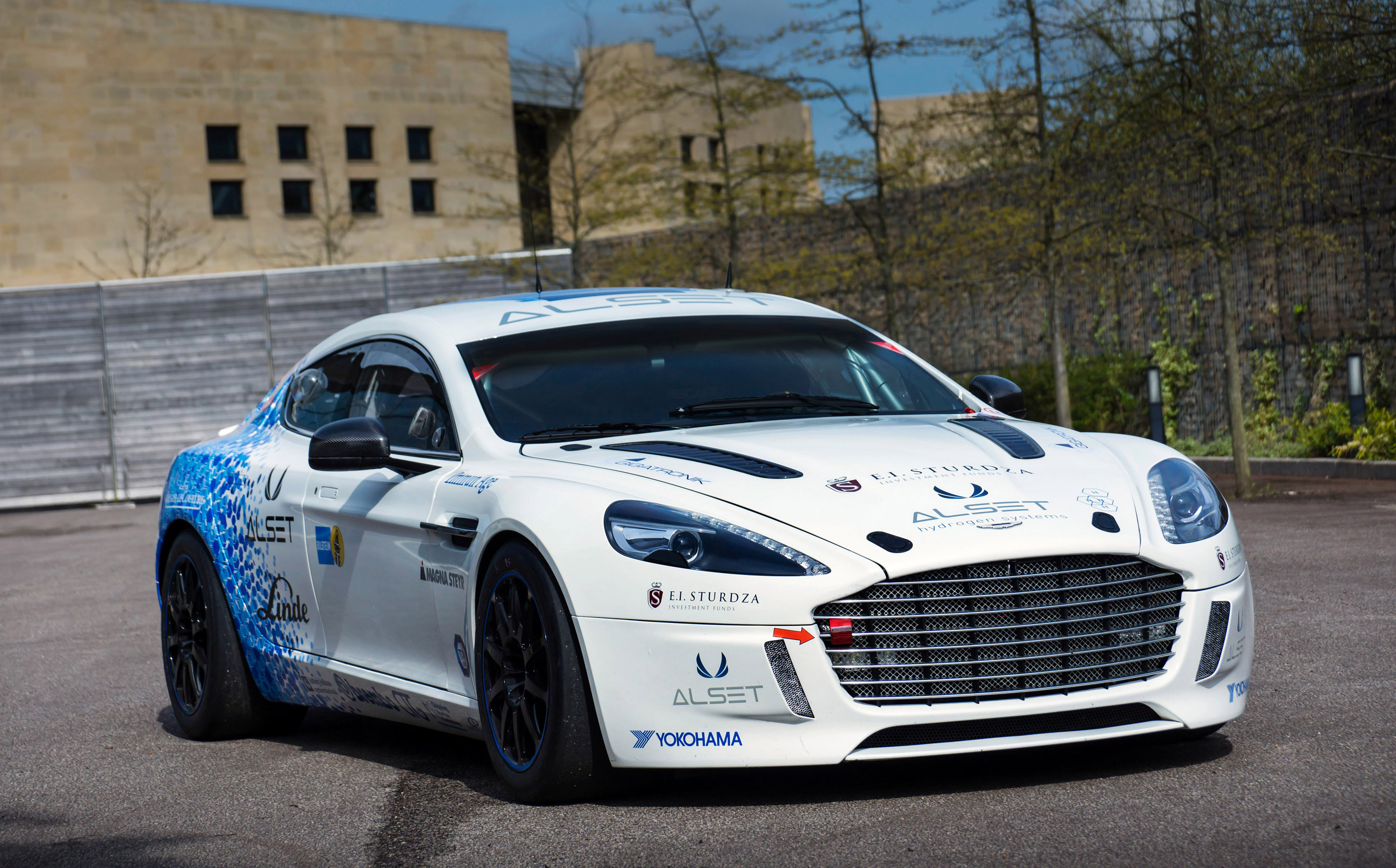 Aston Martin Hybrid Hydrogen Rapide S Race Car photo #1