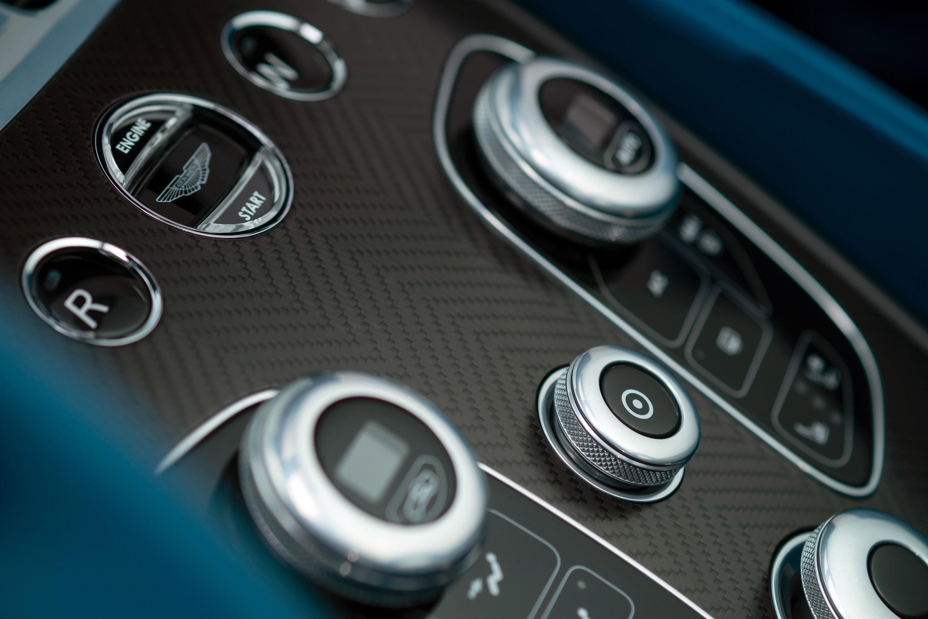 Aston Martin Vanquish Volante photo #15