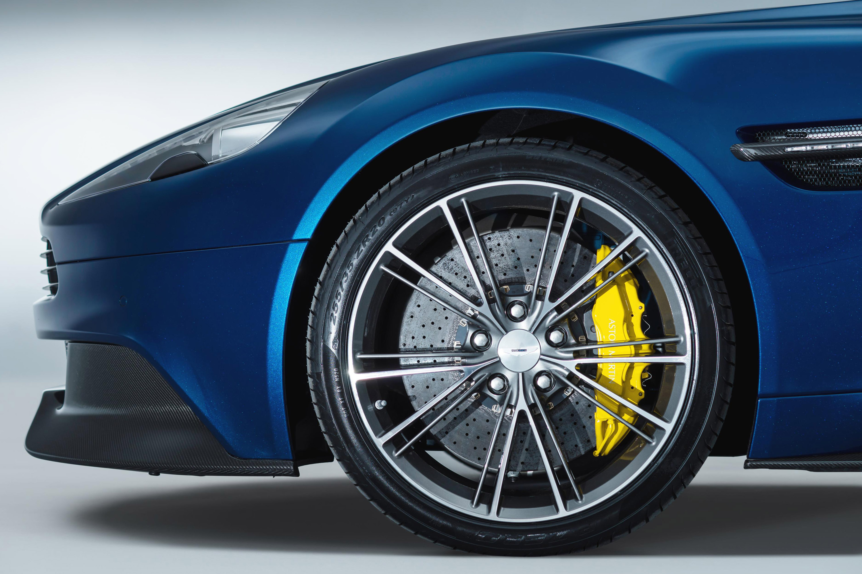Aston Martin Vanquish Volante photo #18